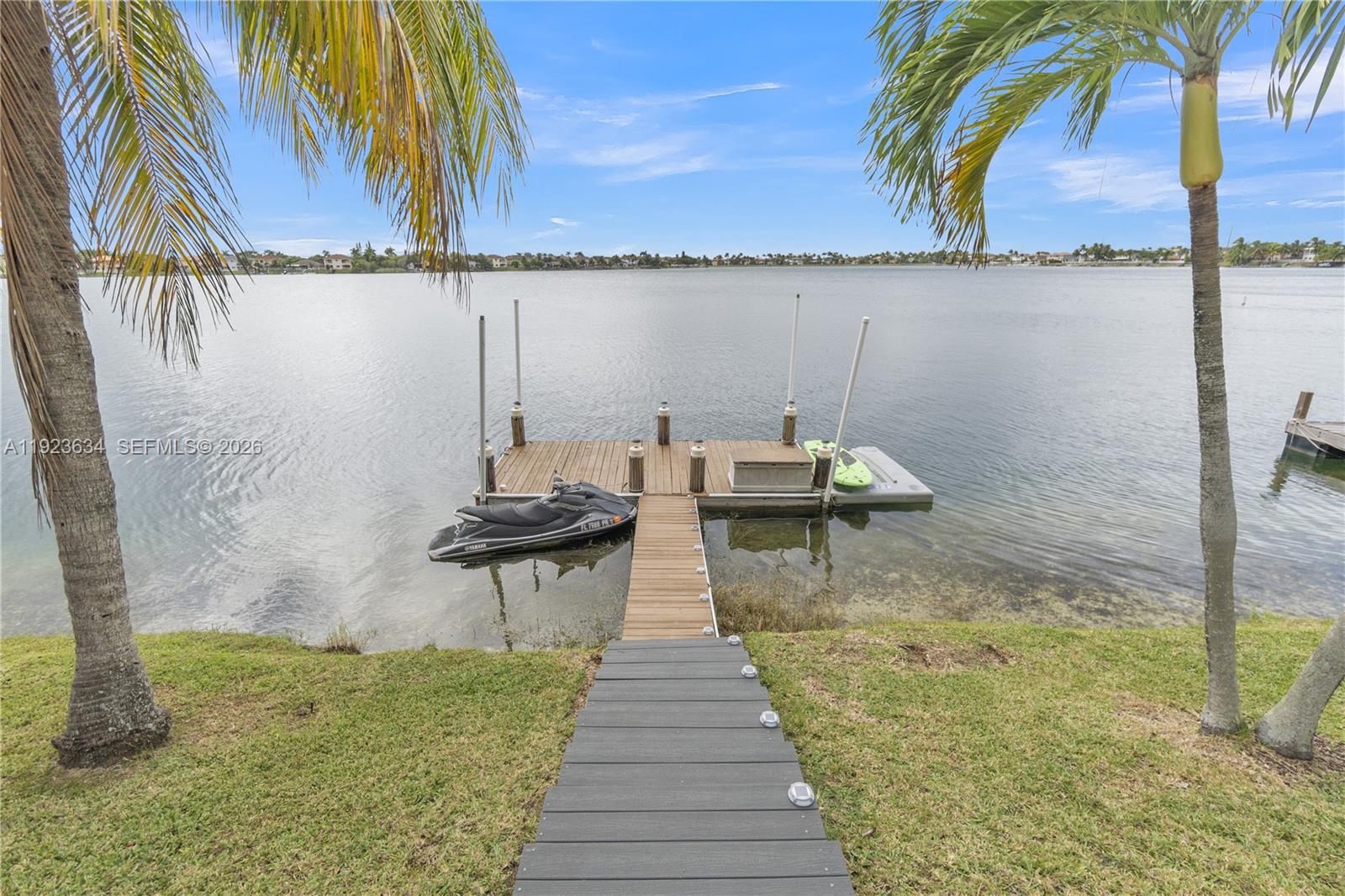 TWIN LAKE SHORES EAST - Residential