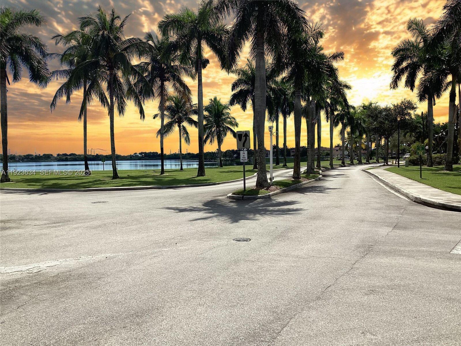 TWIN LAKE SHORES EAST - Residential