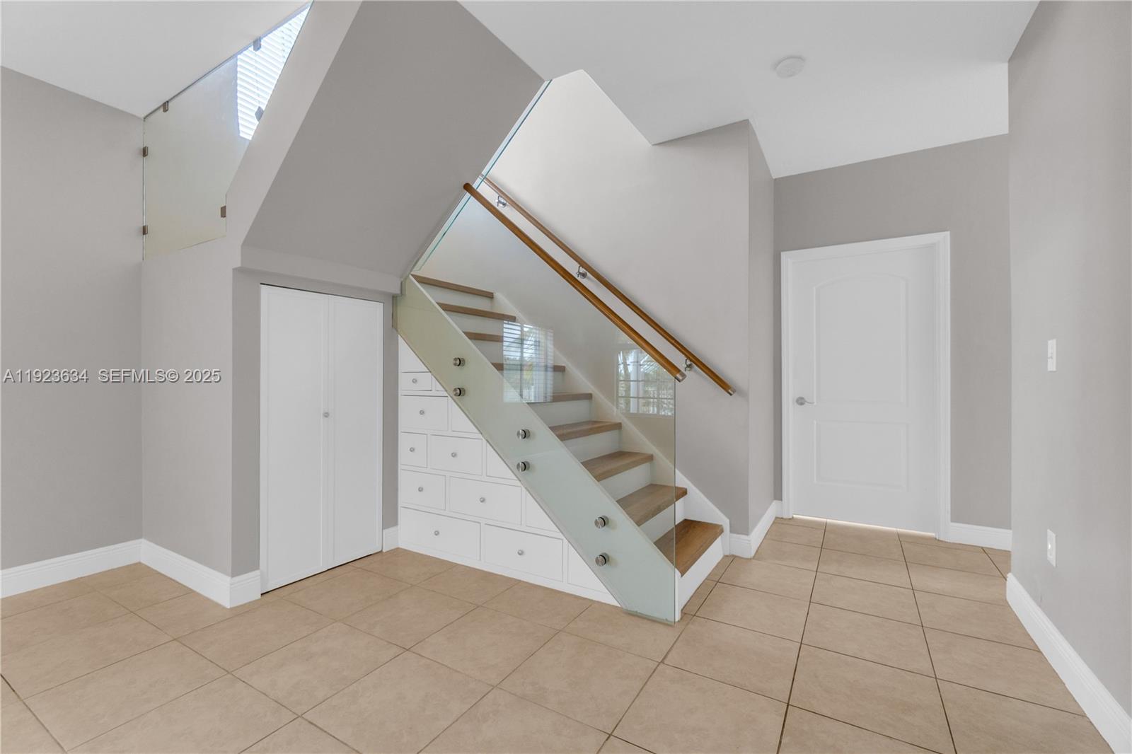 TWIN LAKE SHORES EAST - Residential