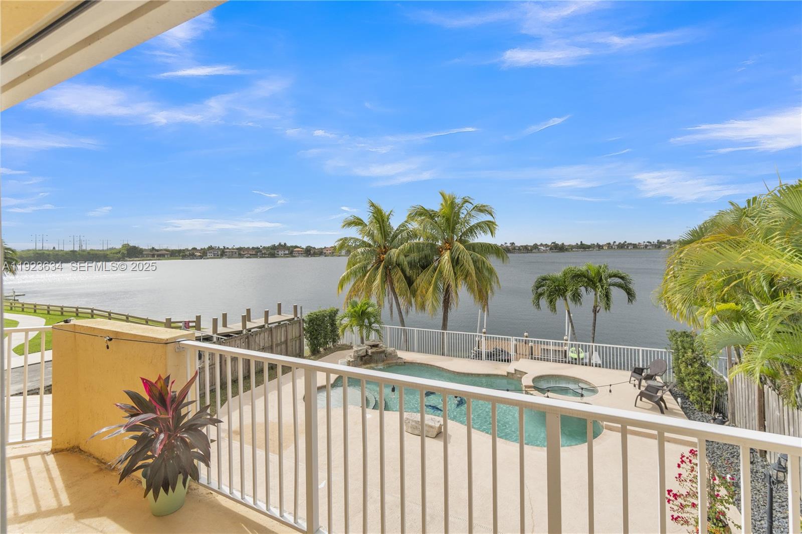 TWIN LAKE SHORES EAST - Residential