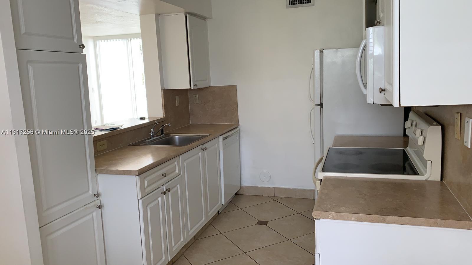 THE GREENS AT DORAL - Residential Lease