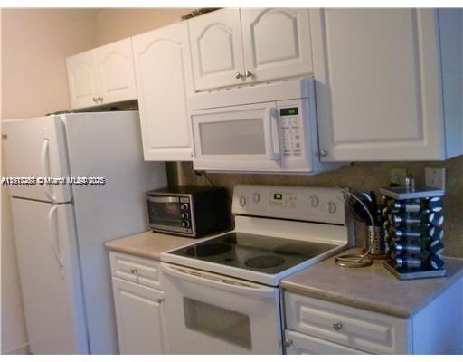 THE GREENS AT DORAL - Residential Lease