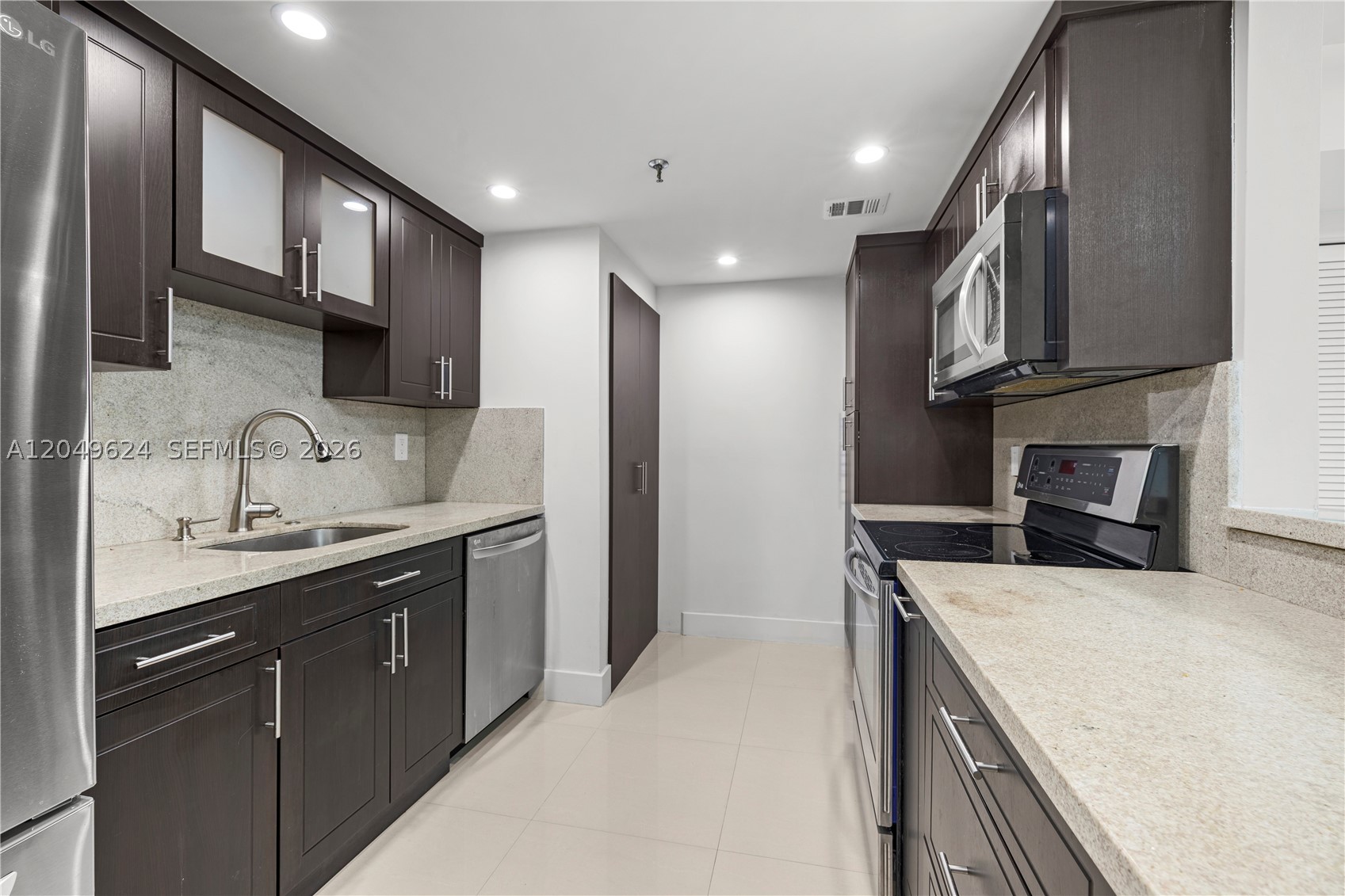 2457 Collins Ave 307
