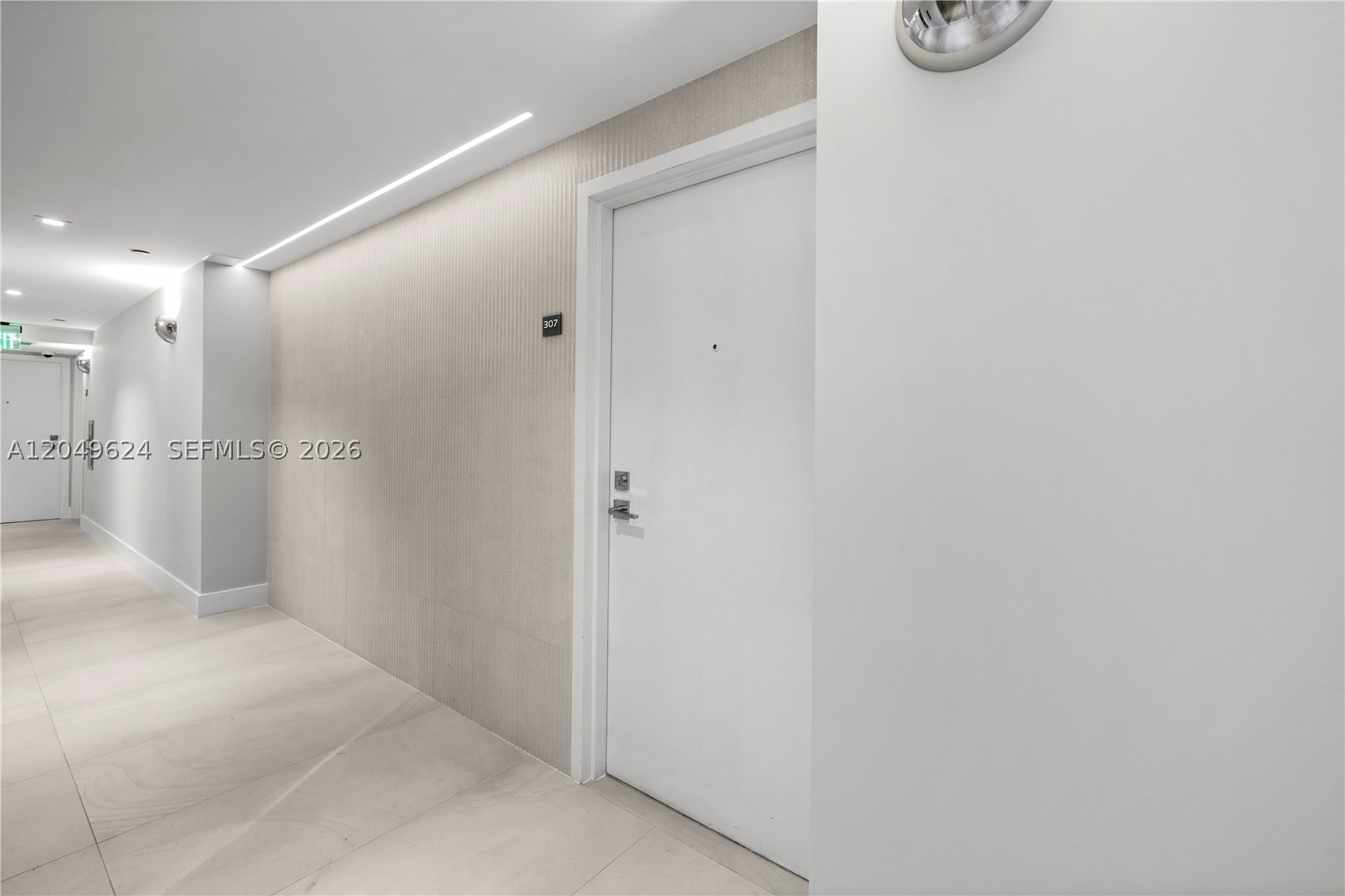 2457 Collins Ave 307