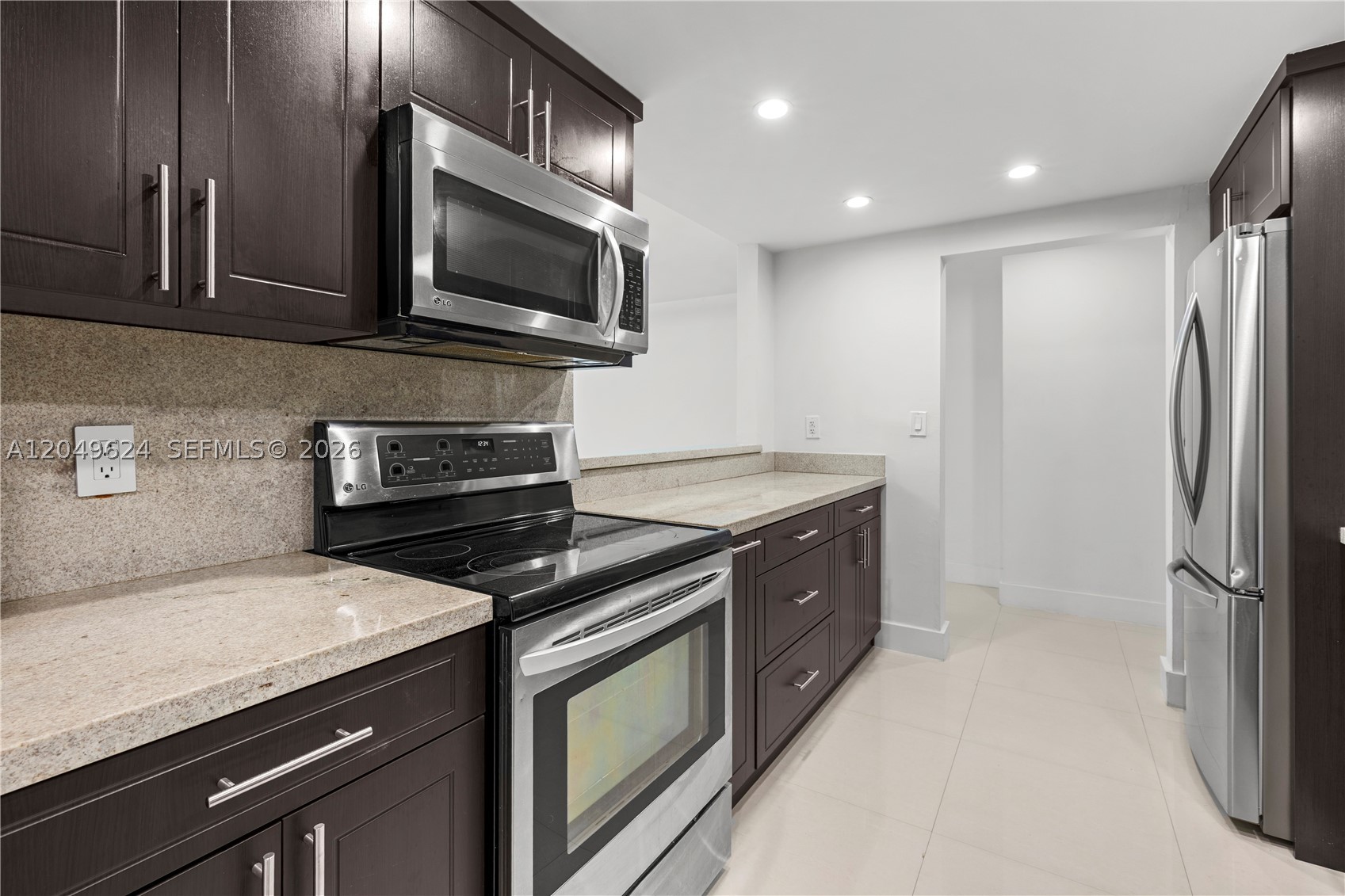 2457 Collins Ave 307