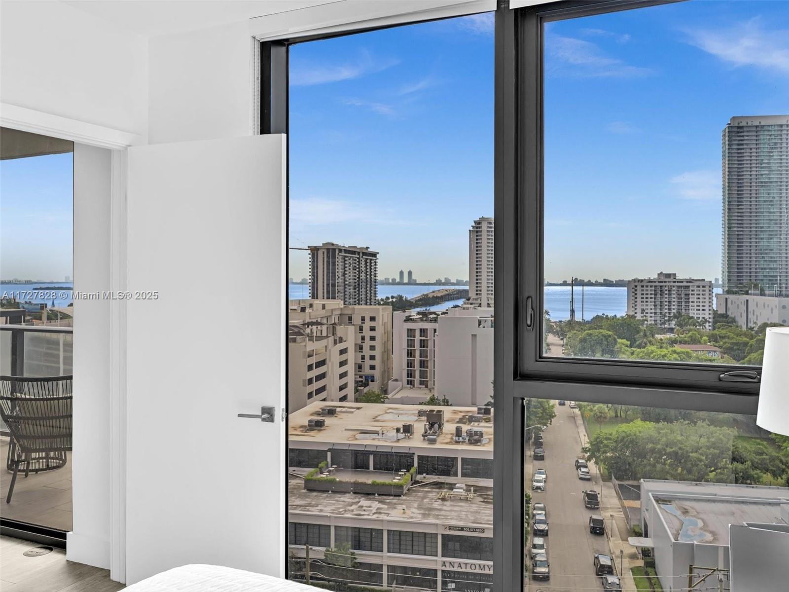 121 NE 34th St 1005