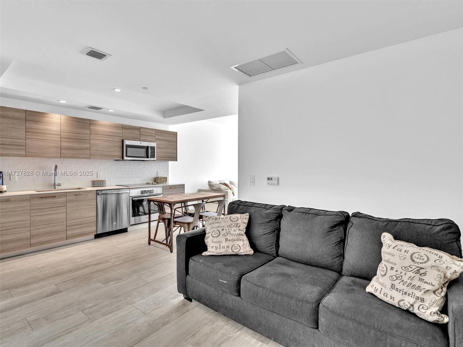 3401 MIDTOWN CONDO - Residential Lease