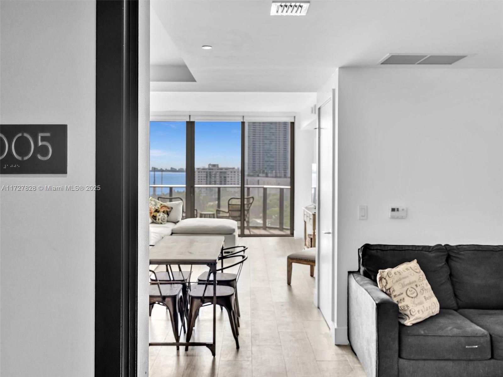 121 NE 34th St 1005