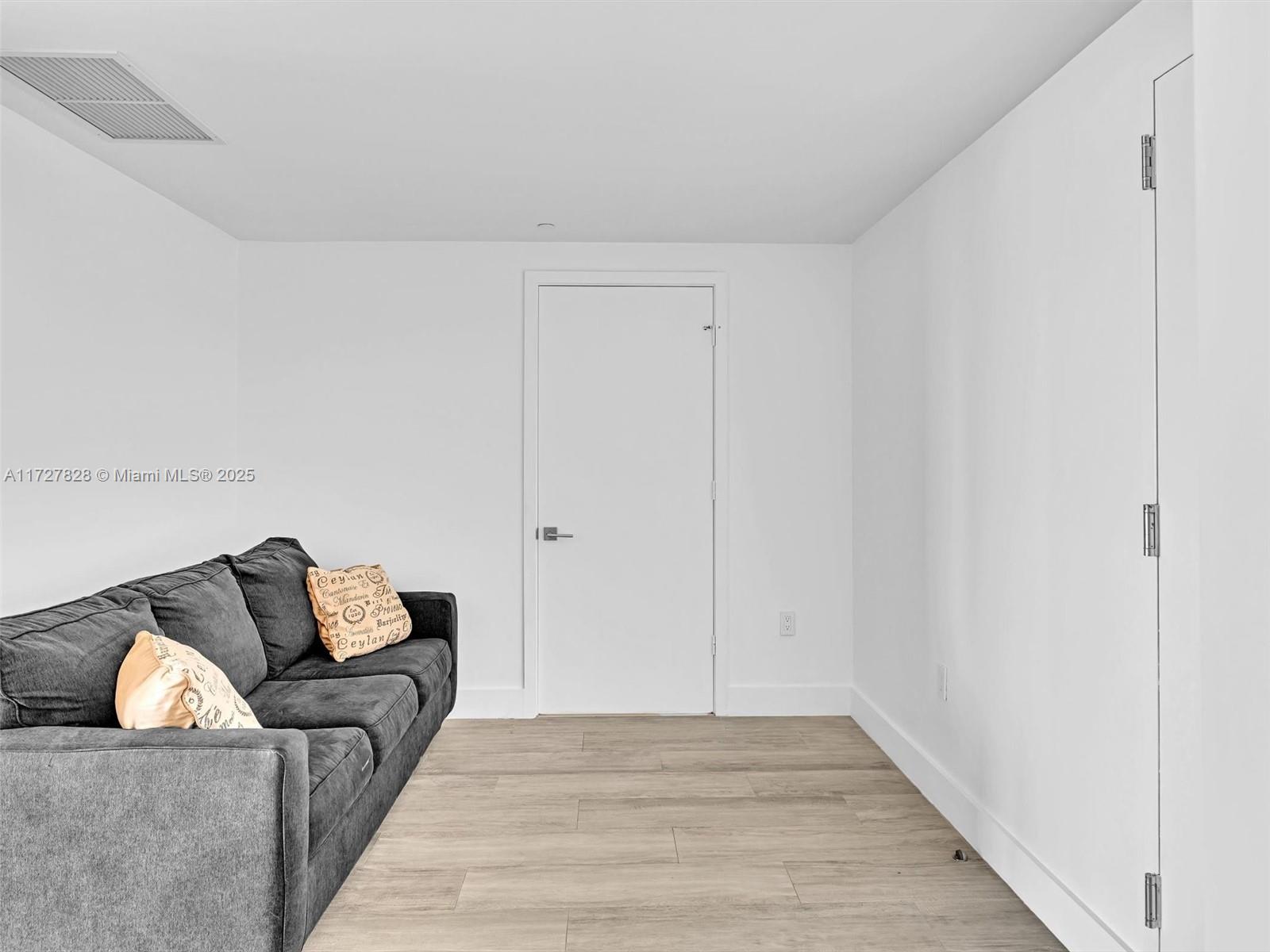 121 NE 34th St 1005