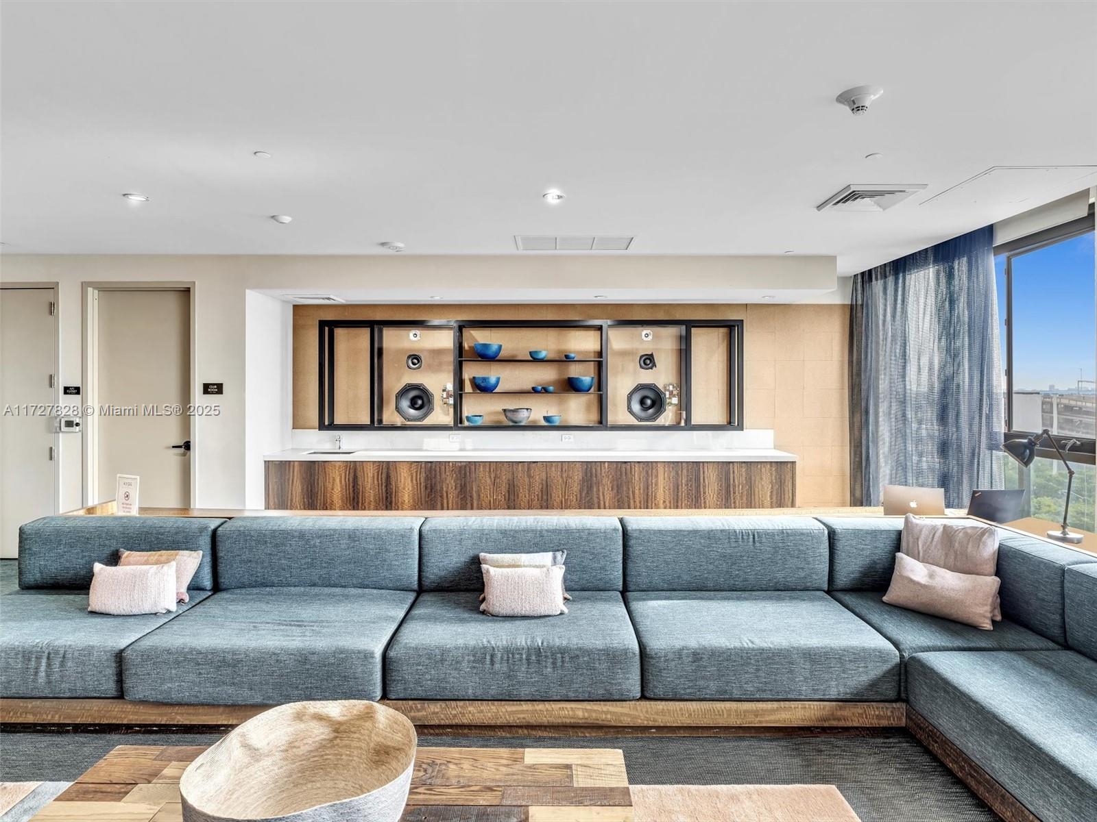 3401 MIDTOWN CONDO - Residential Lease