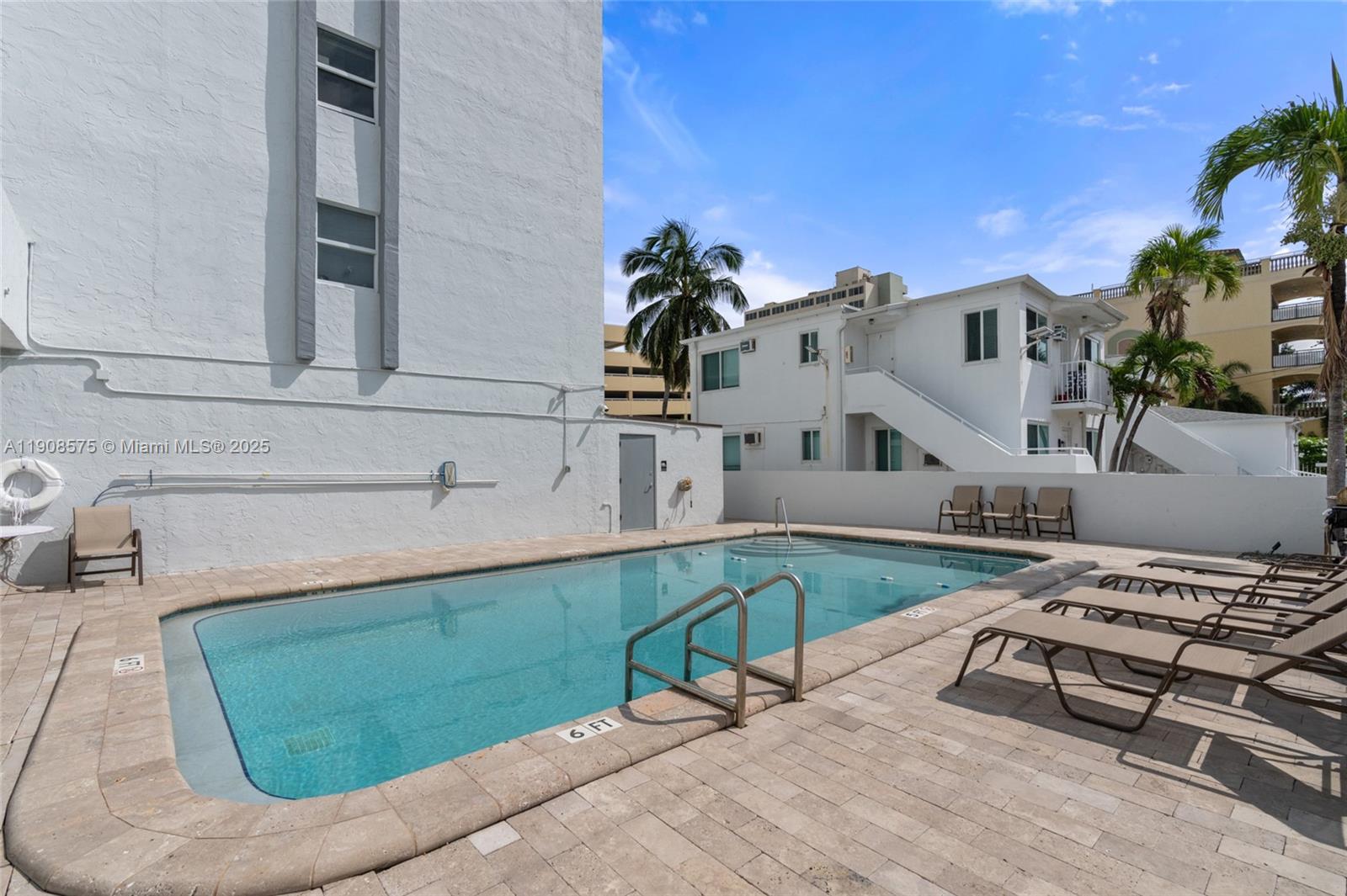 VICTORIA TOWERS CONDO - Residential