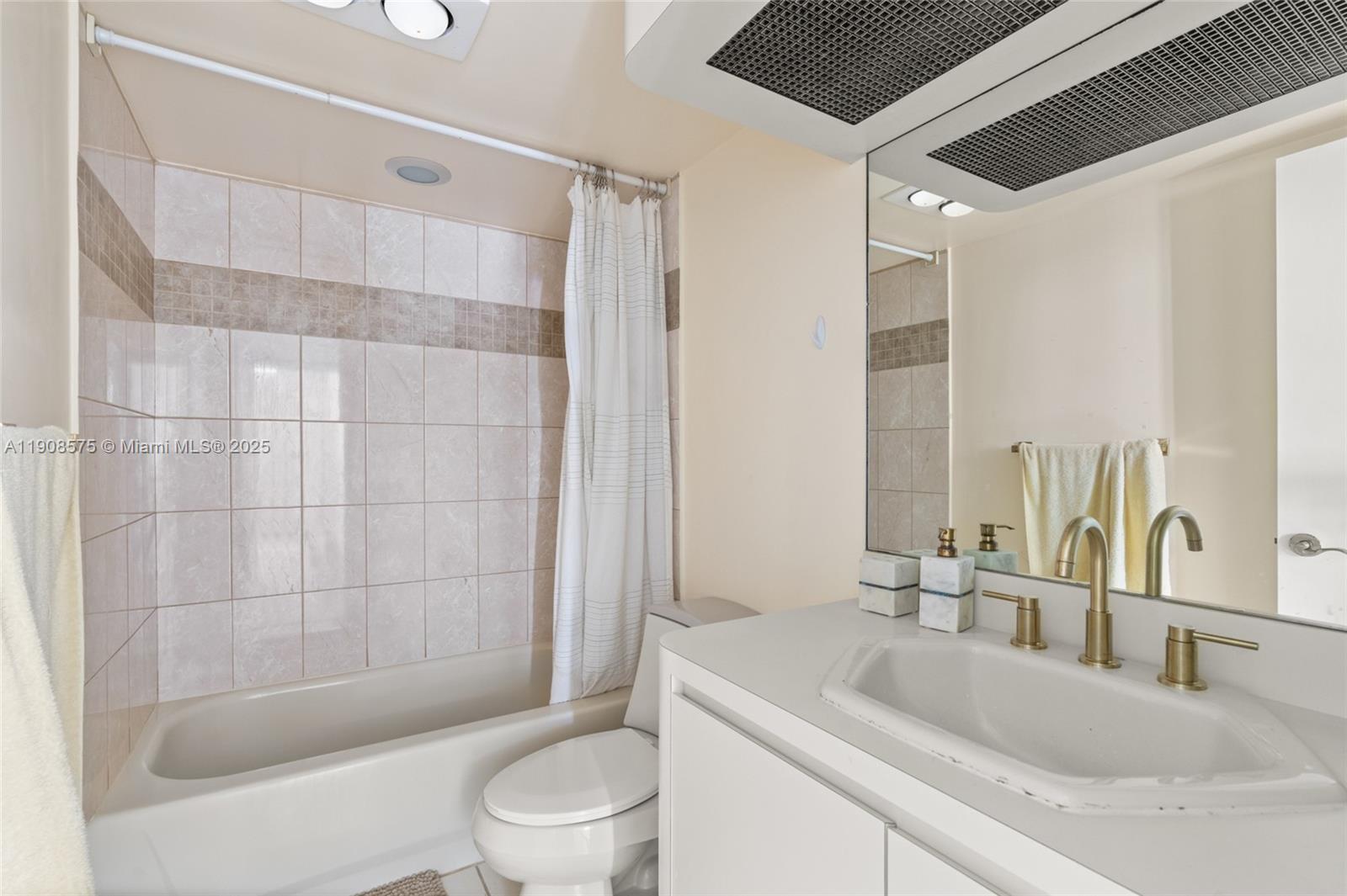 VICTORIA TOWERS CONDO - Residential