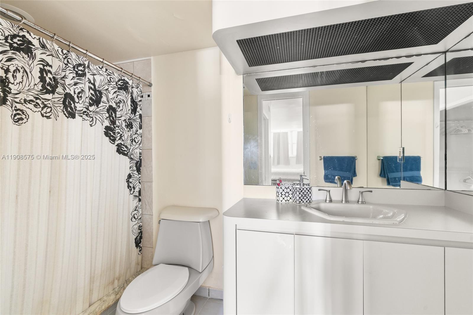 VICTORIA TOWERS CONDO - Residential