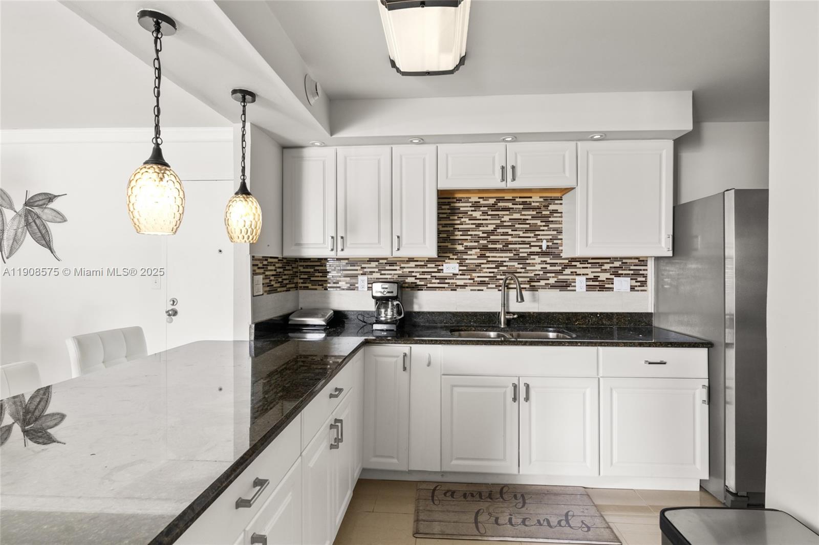 VICTORIA TOWERS CONDO - Residential