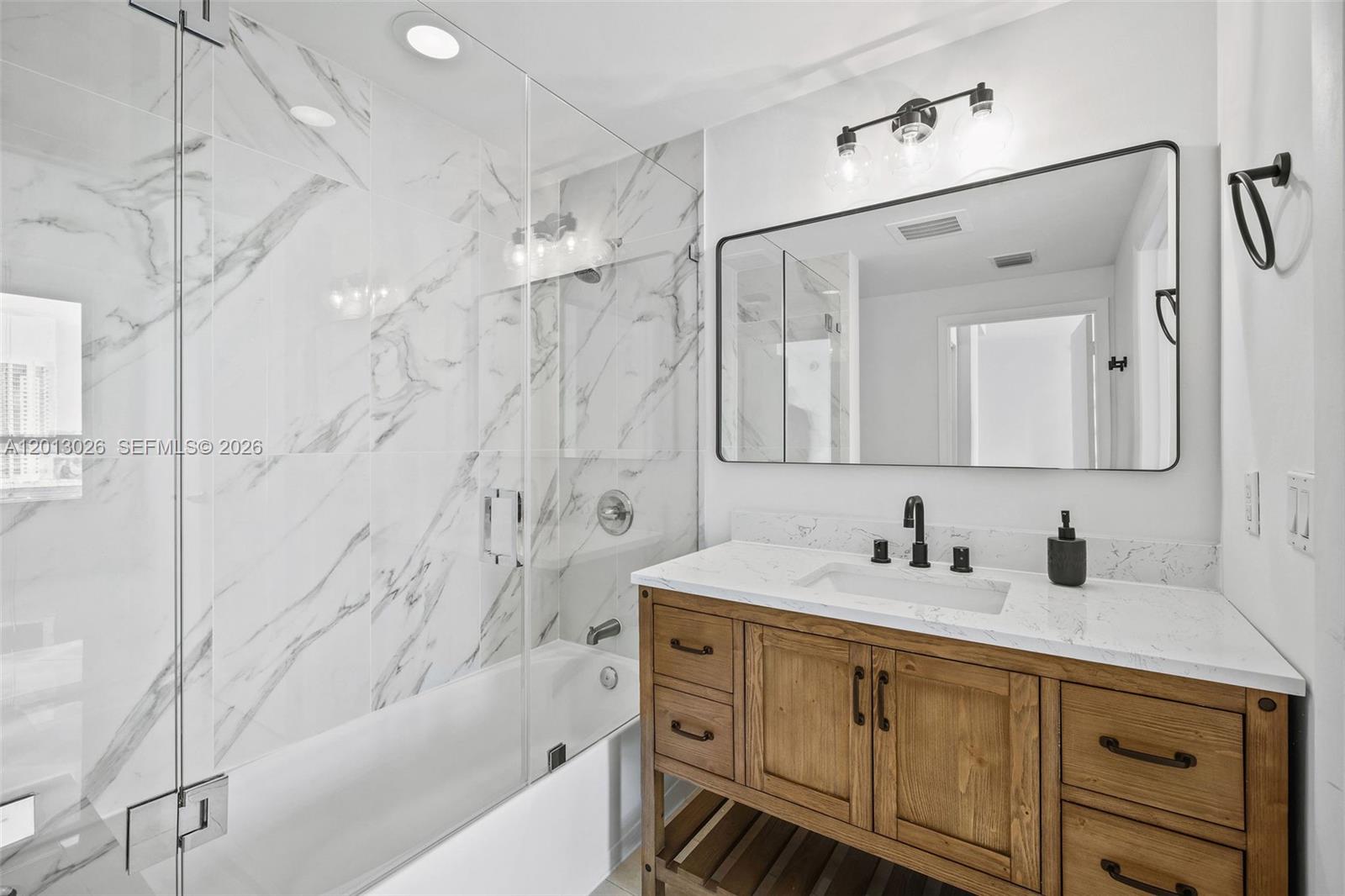 IVY CONDO - Residential