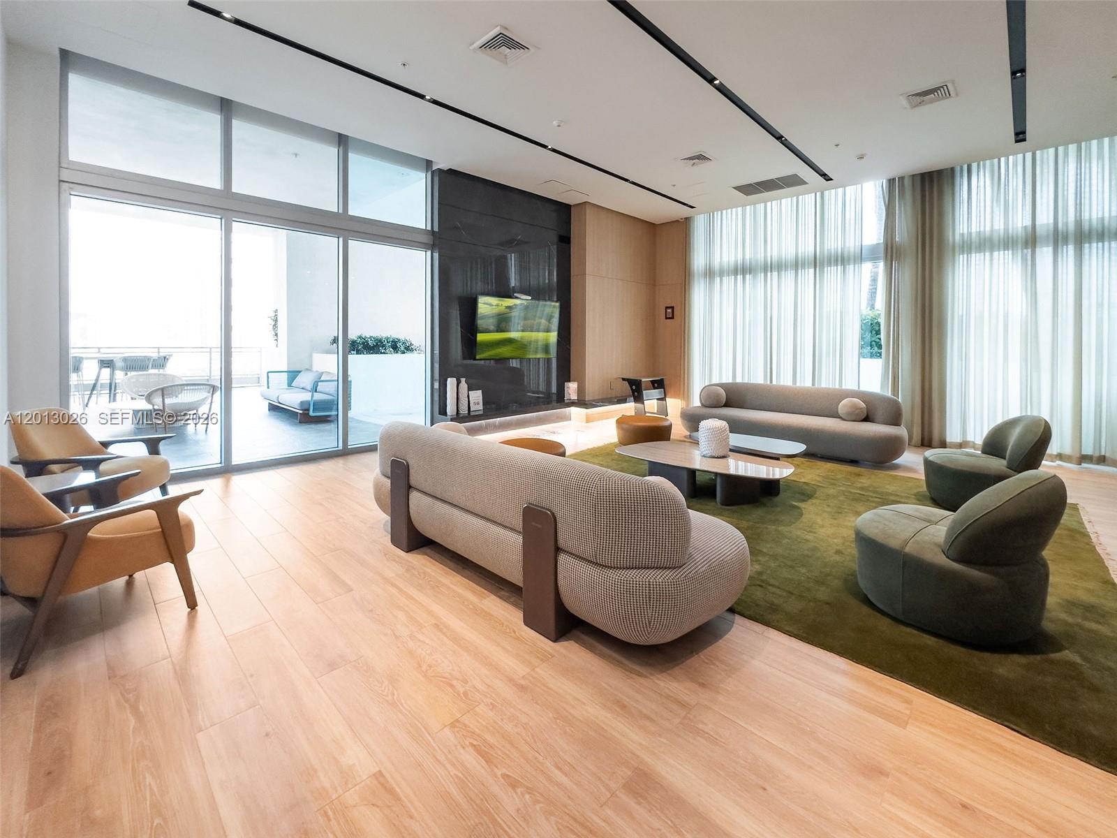 IVY CONDO - Residential