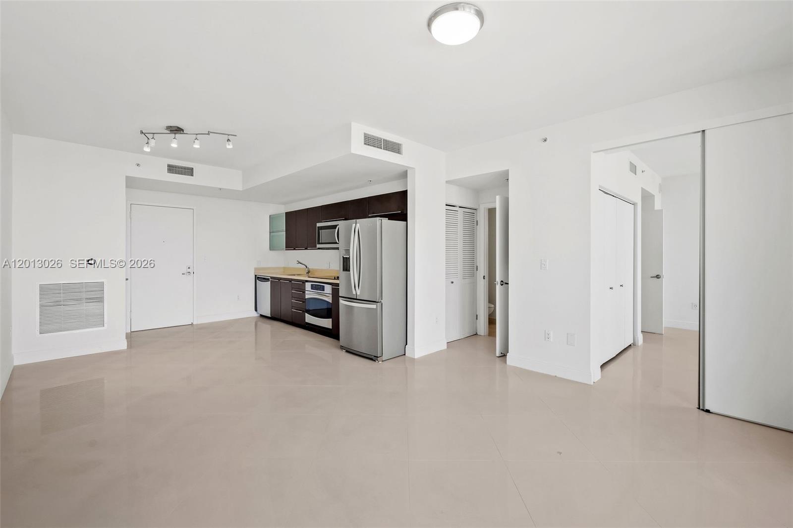 IVY CONDO - Residential