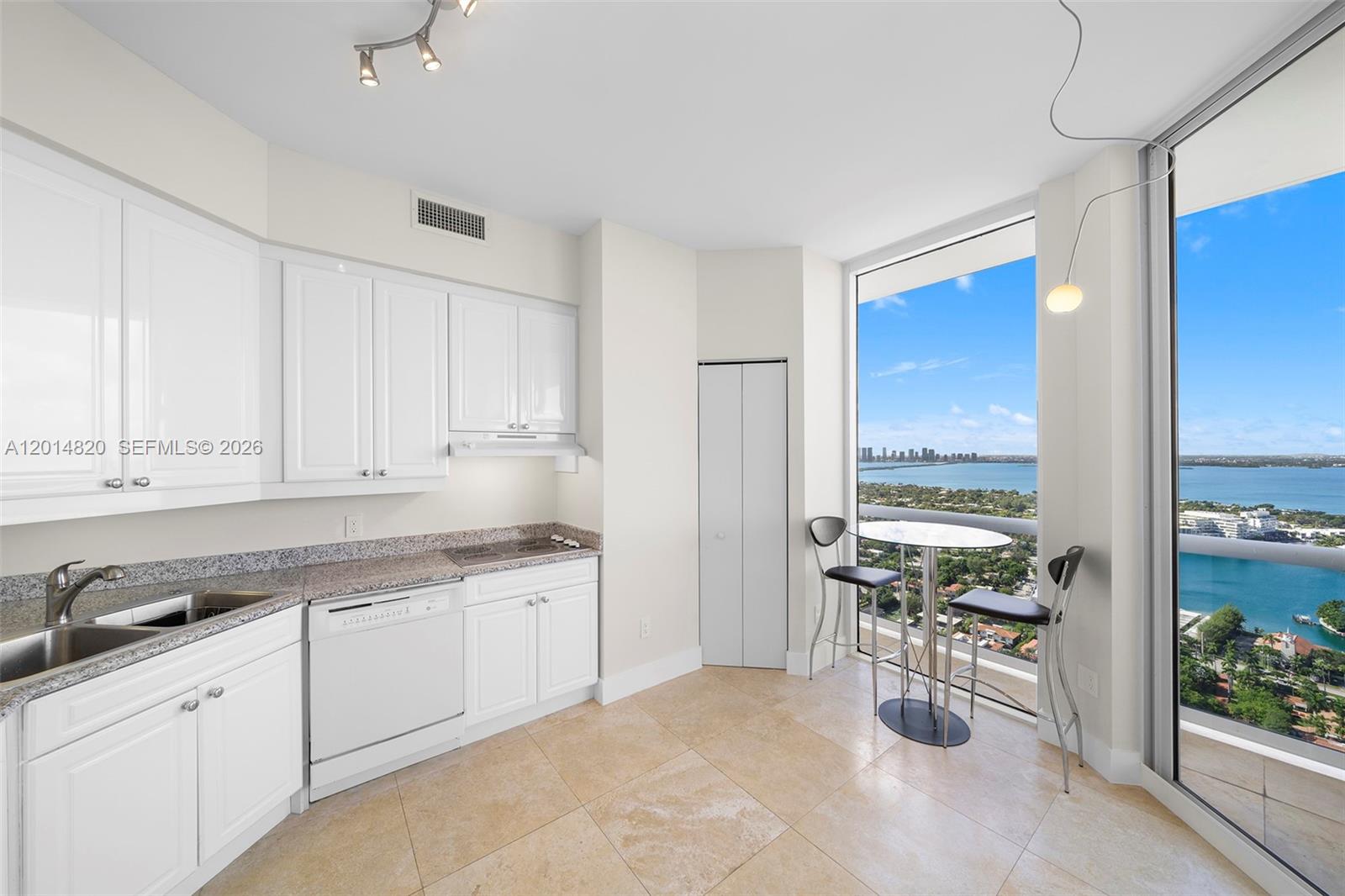 4775 Collins Ave PH4306