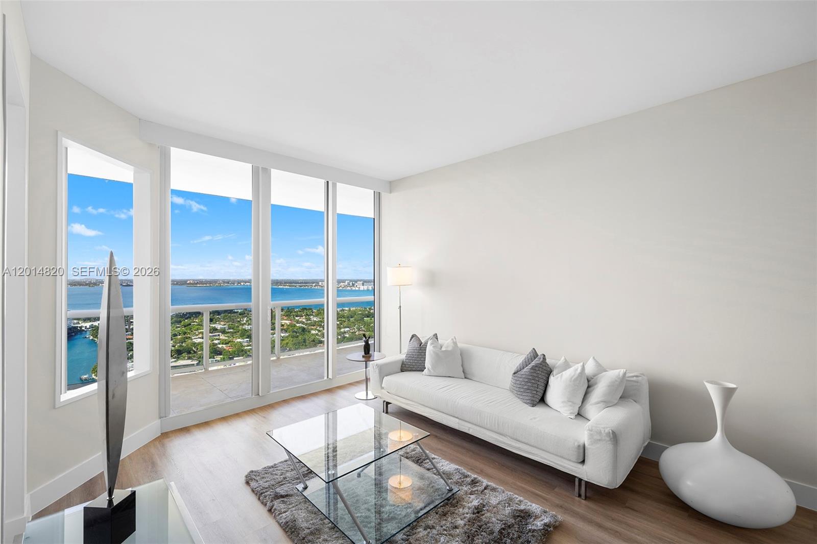 4775 Collins Ave PH4306