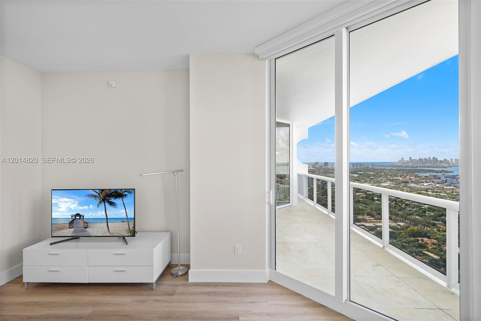 GREEN DIAMOND CONDO - Residential Lease