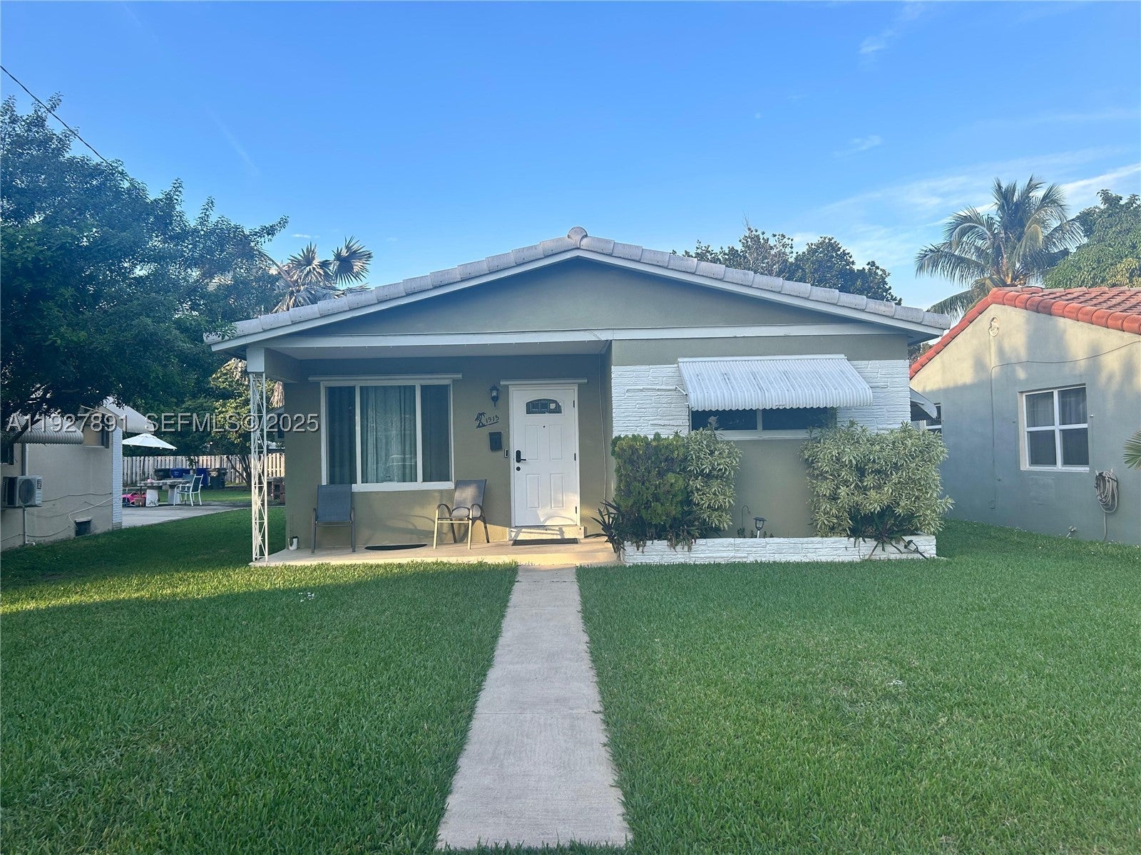 1915 Mayo St, Hollywood FL 33020