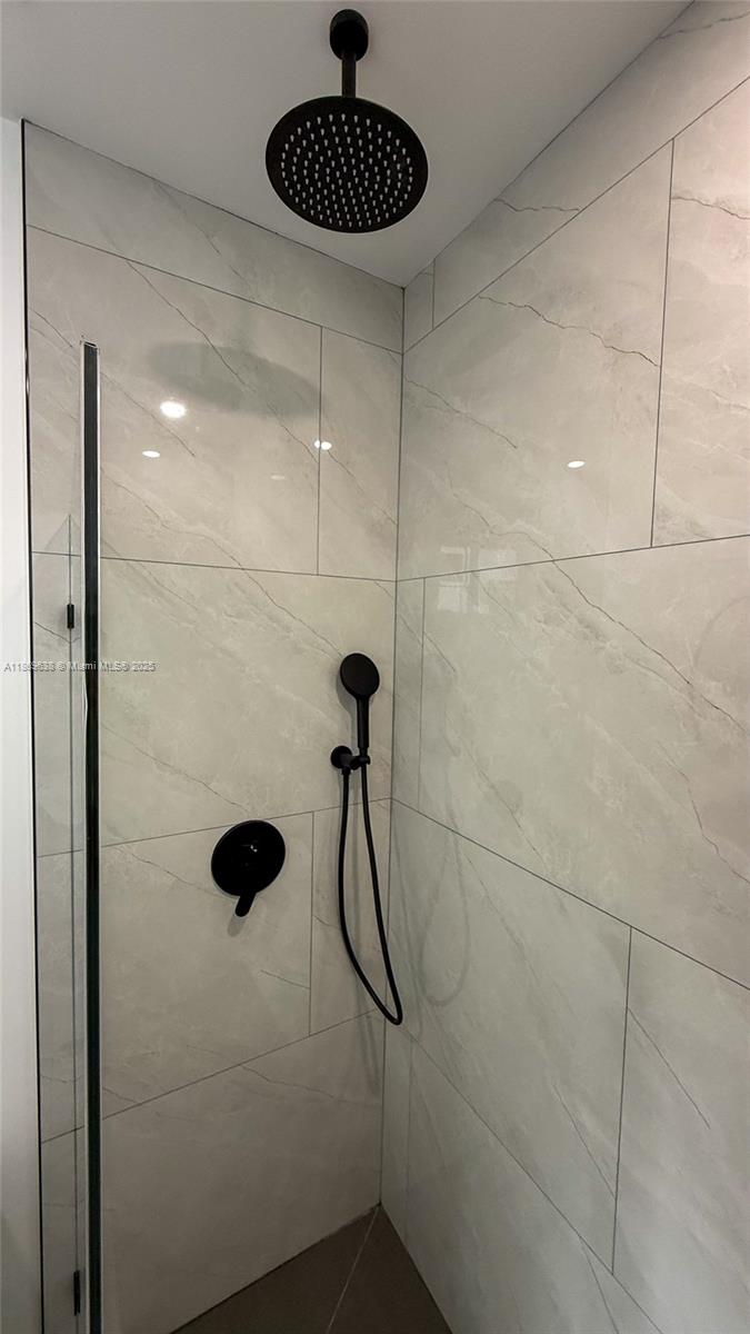 LAURAVILLE GARDENS - Residential