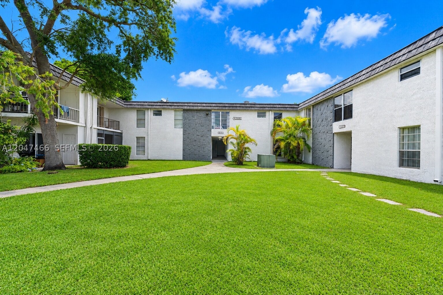 10381 N Kendall Dr M8