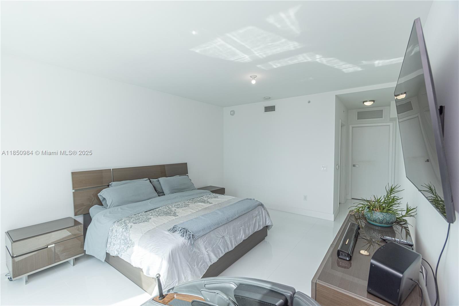1080 Brickell Ave 3906