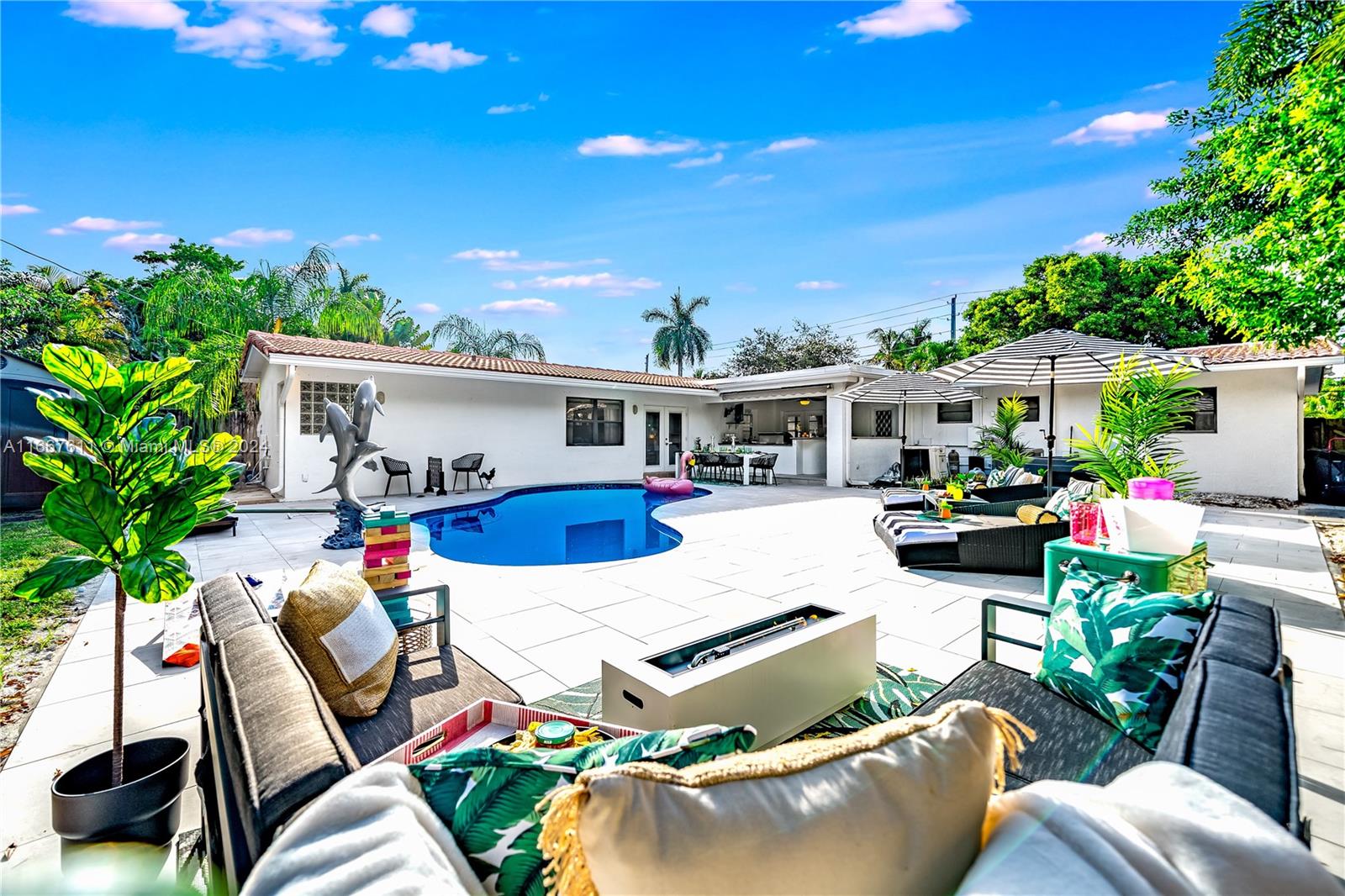 Property for Sale at 1574 Ne 38th St, Oakland Park, Miami-Dade County, Florida - Bedrooms: 4 
Bathrooms: 3  - $895,000
