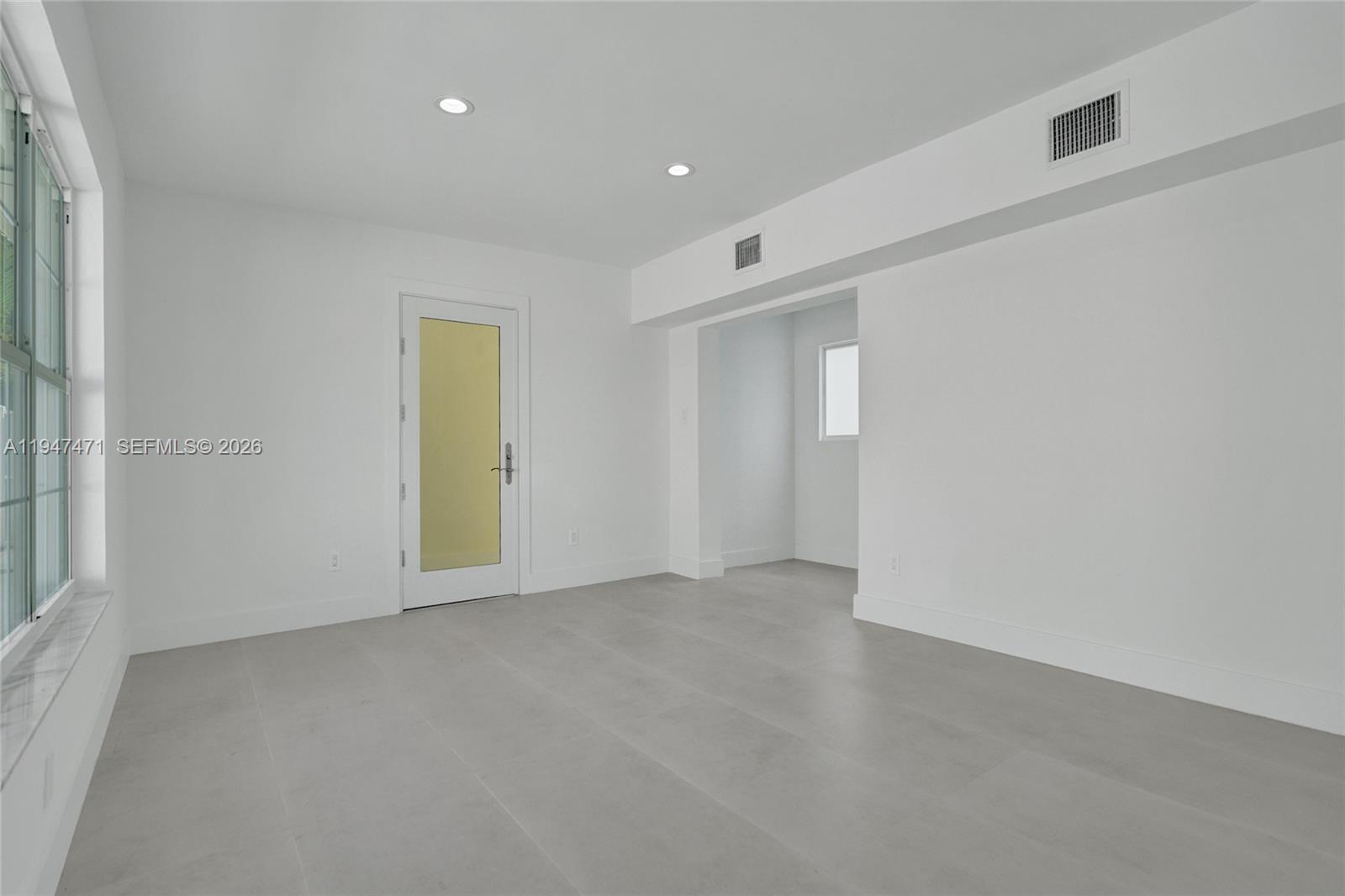 HOLLYWOOD HILLS - Residential