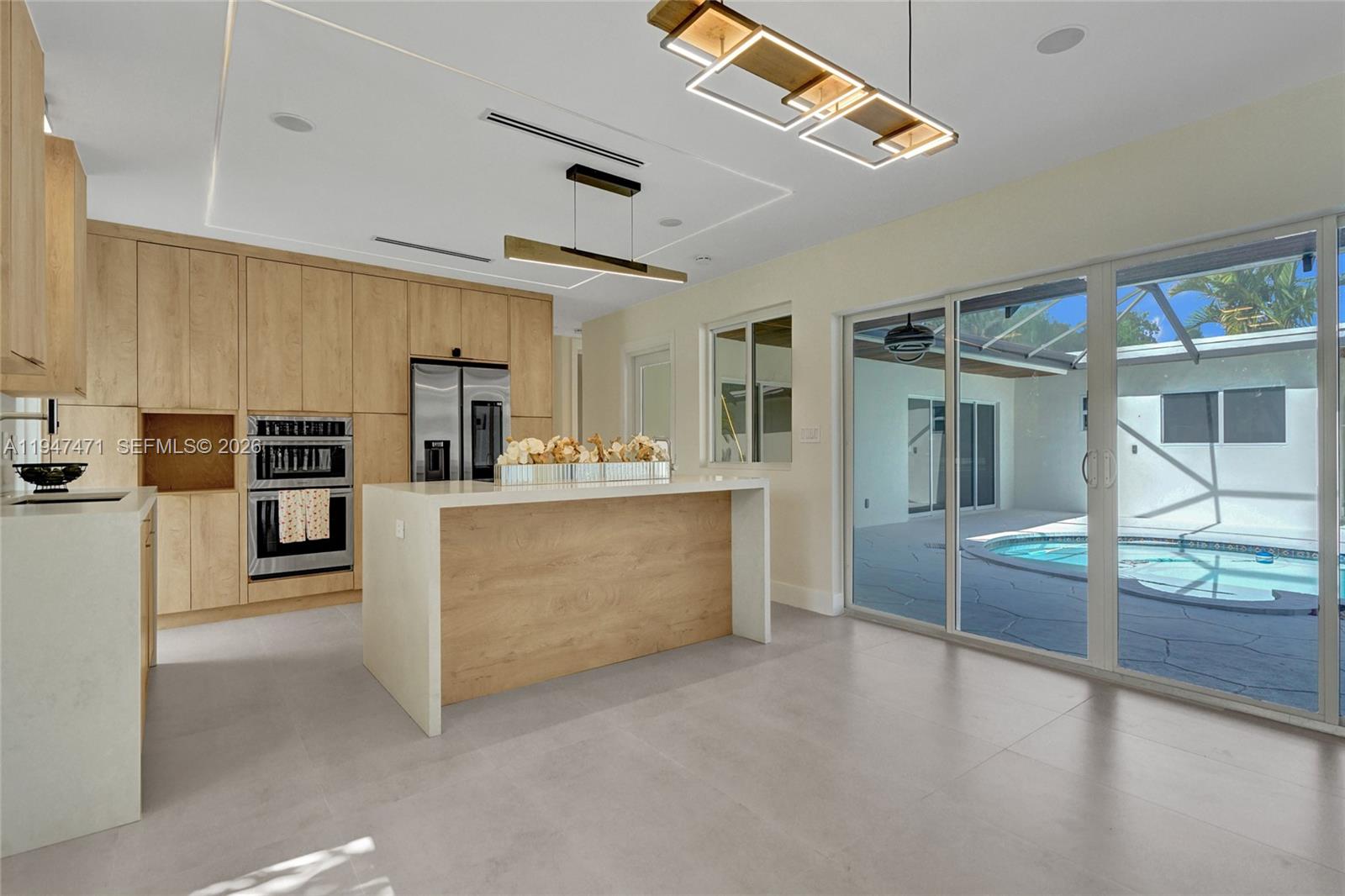 HOLLYWOOD HILLS - Residential