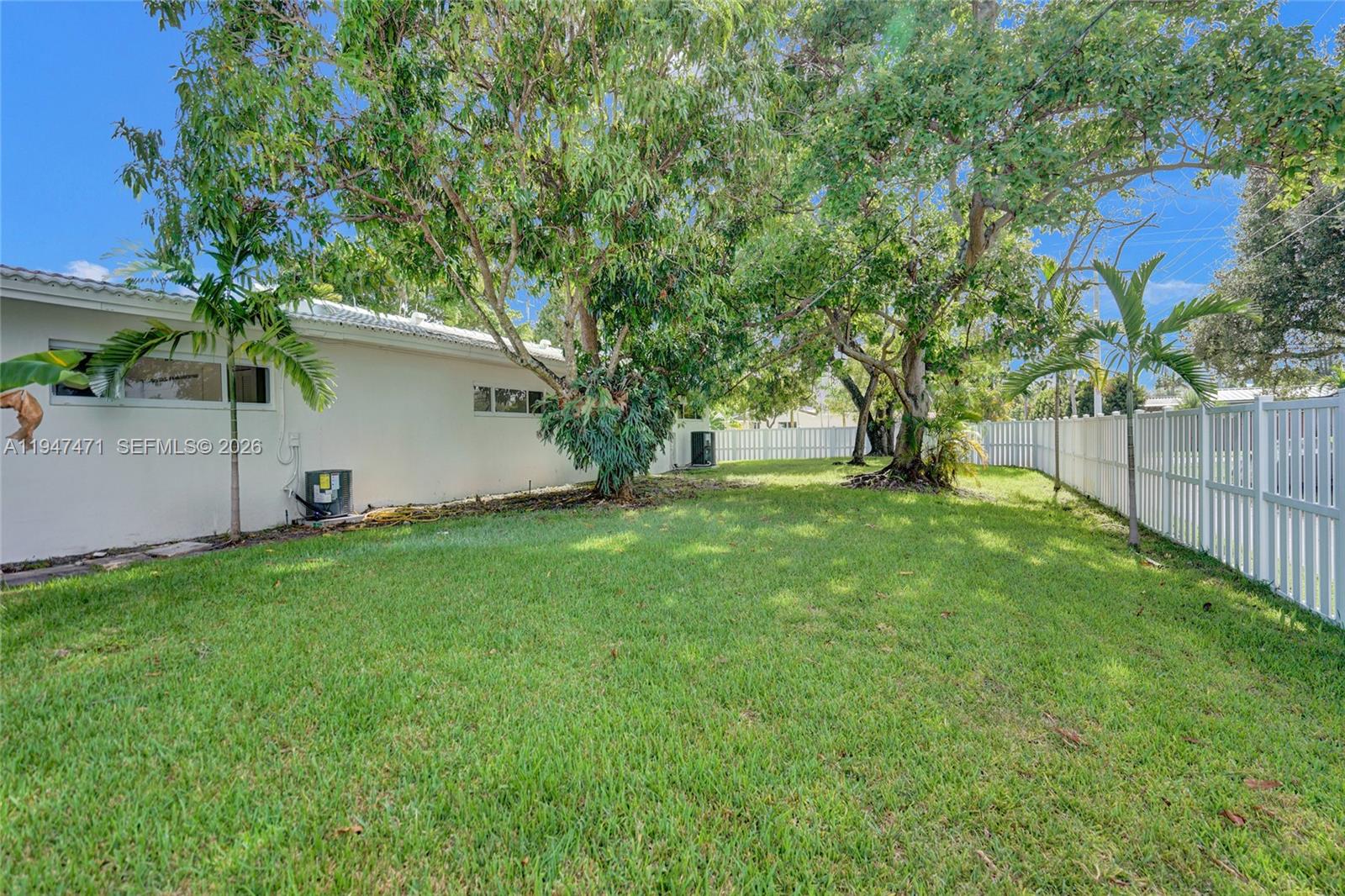 HOLLYWOOD HILLS - Residential