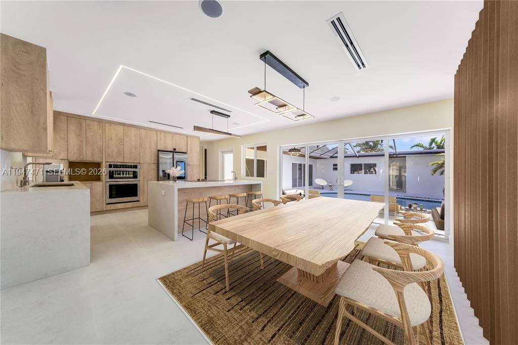 HOLLYWOOD HILLS - Residential