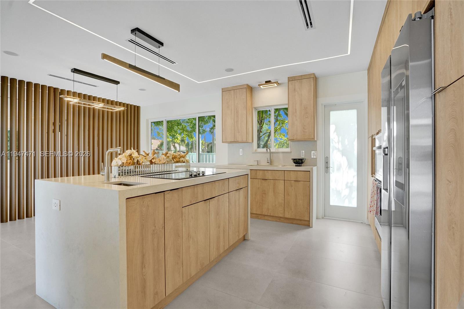 HOLLYWOOD HILLS - Residential