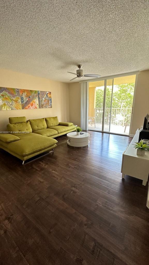 19901 E Country Club Dr 2202