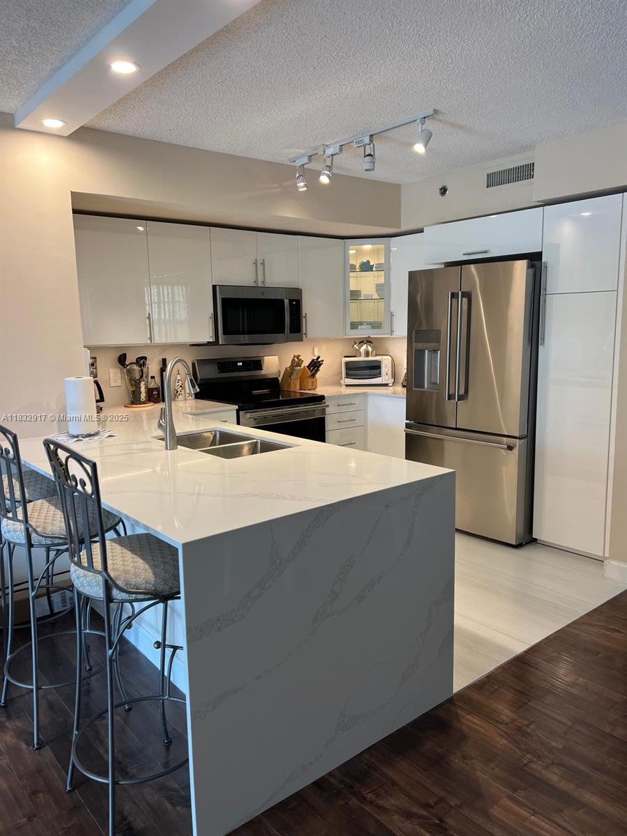 19901 E Country Club Dr 2202