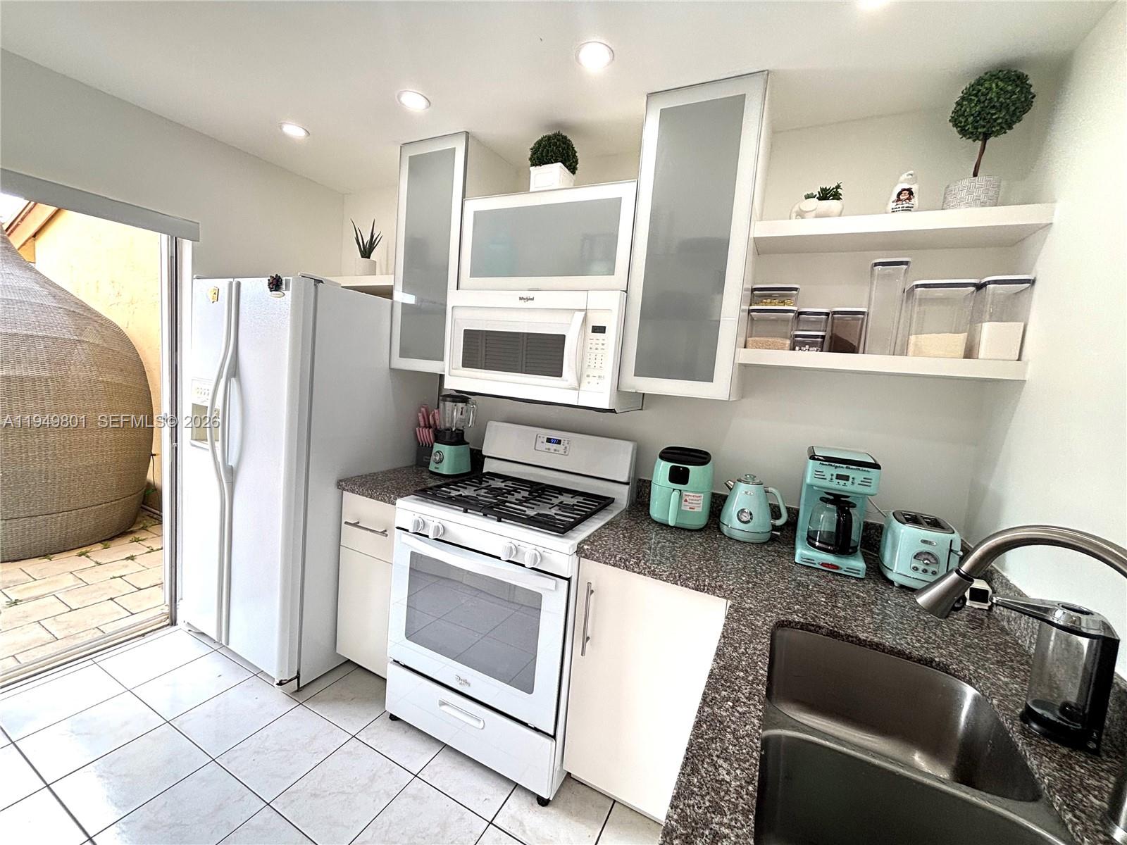 CENTRE COURT CONDO - Residential