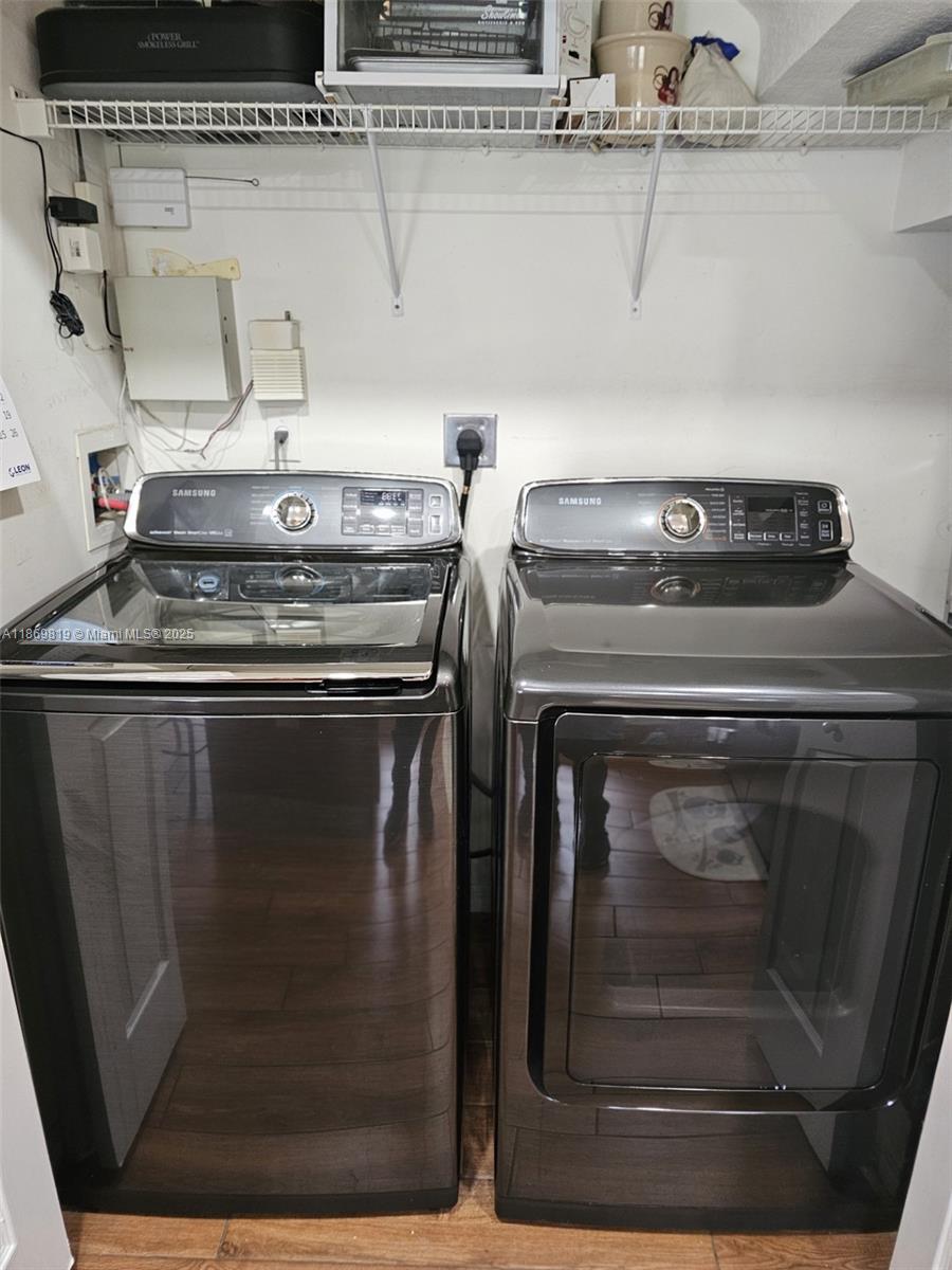 VENETIA GROVE - Residential