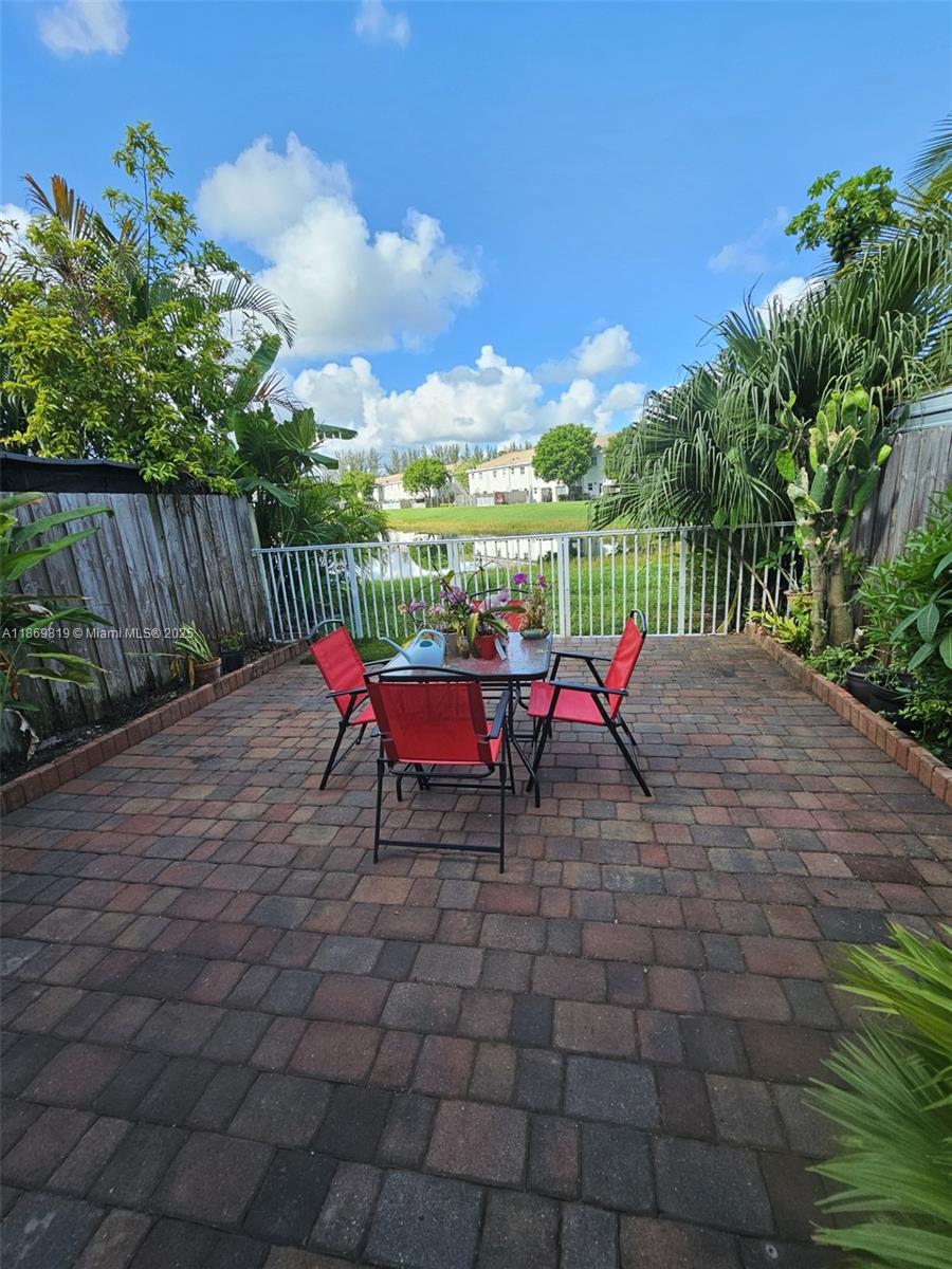 VENETIA GROVE - Residential