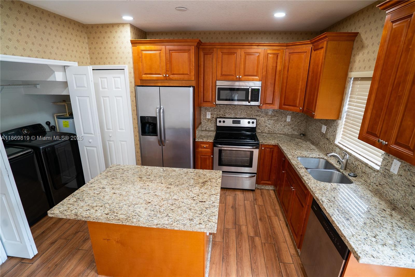 VENETIA GROVE - Residential