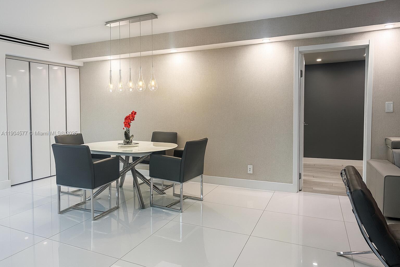 DELVISTA TOWERS CONDO TOW - Residential