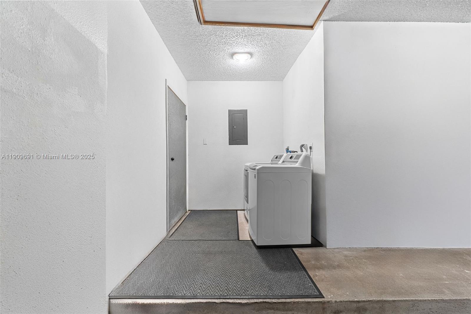 EUGENIA GROVES PARK - Residential