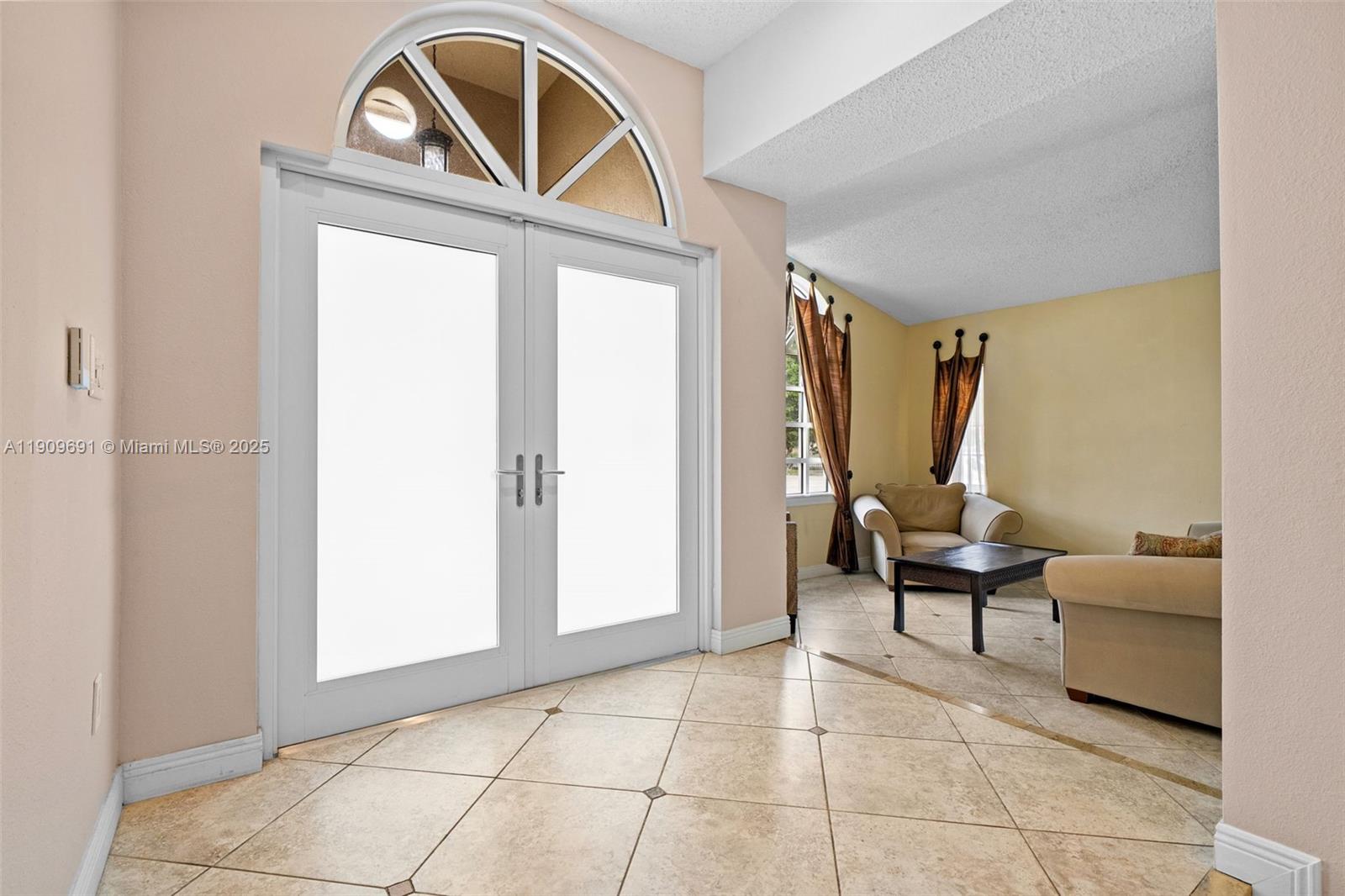 EUGENIA GROVES PARK - Residential