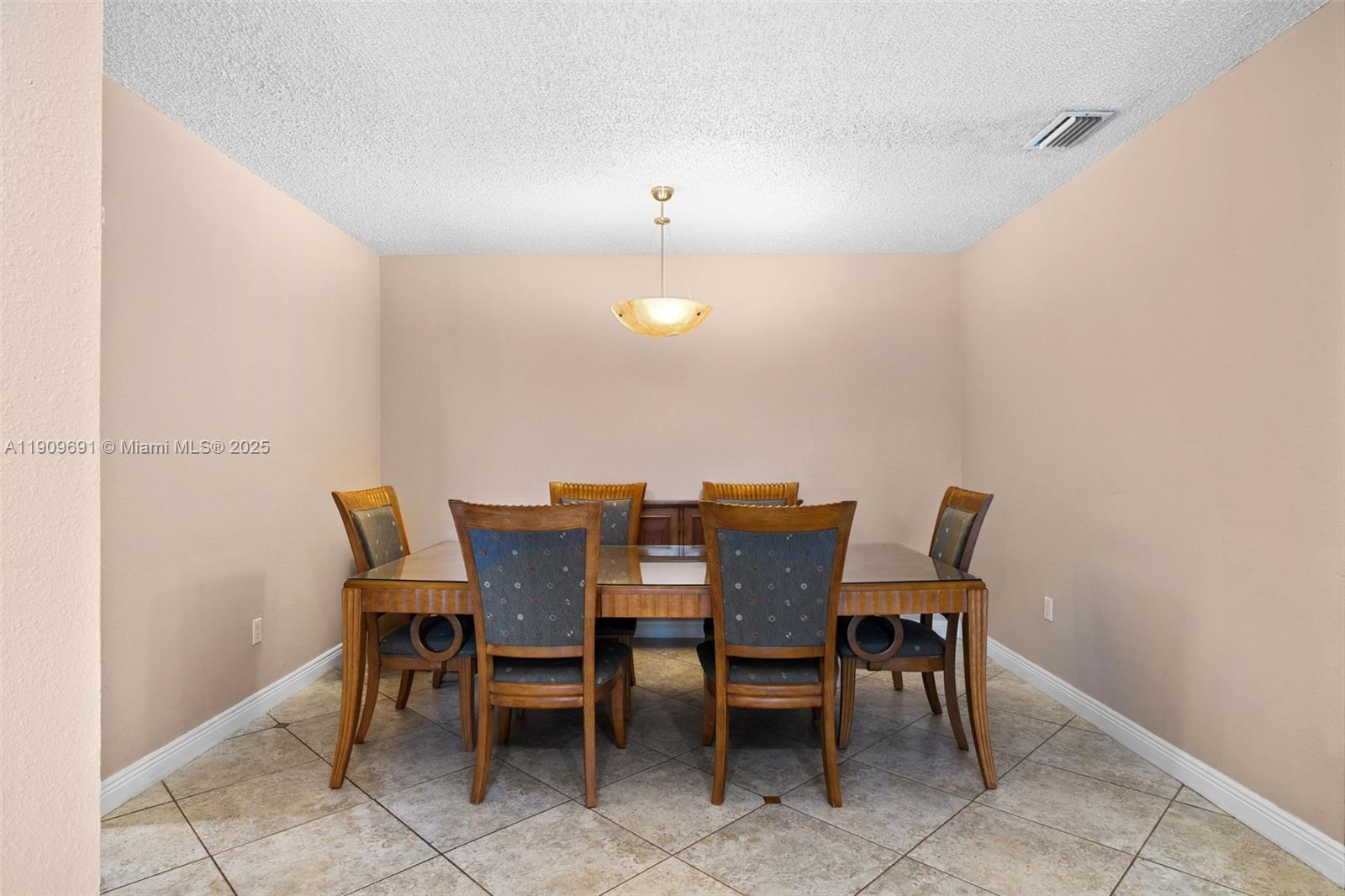 EUGENIA GROVES PARK - Residential