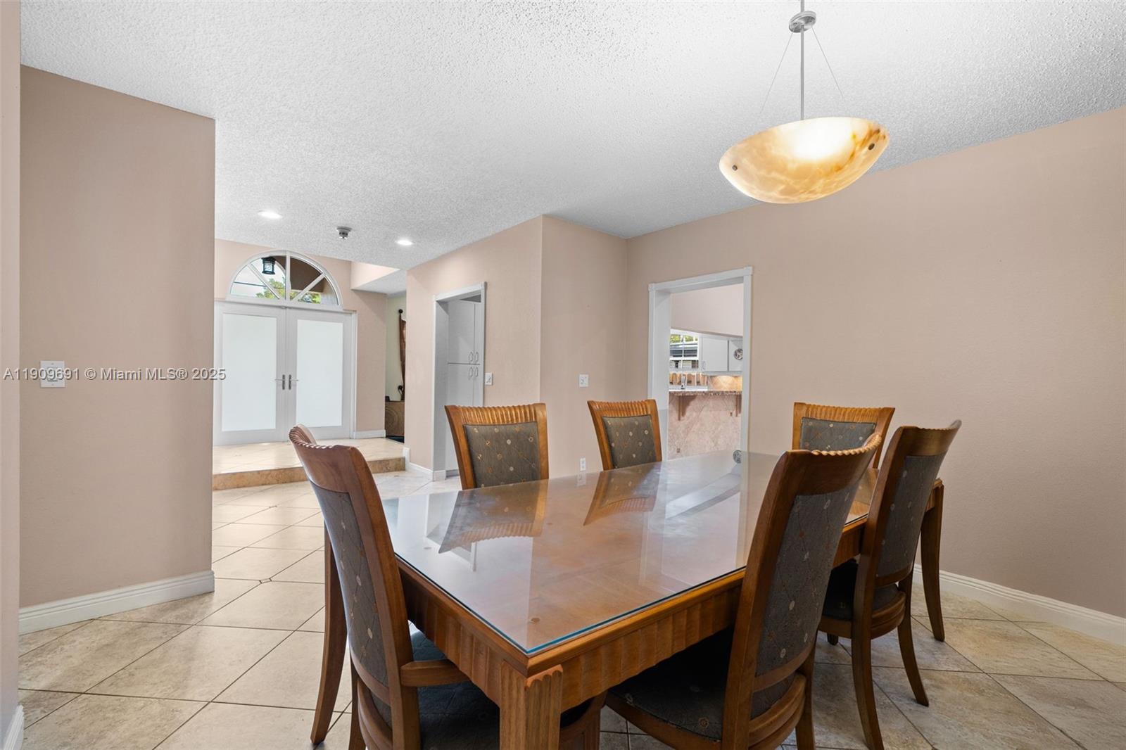 EUGENIA GROVES PARK - Residential