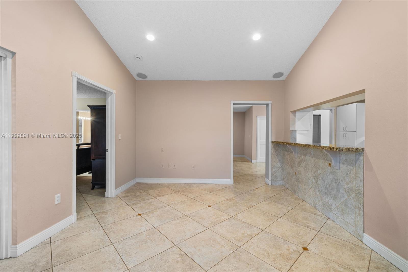 EUGENIA GROVES PARK - Residential