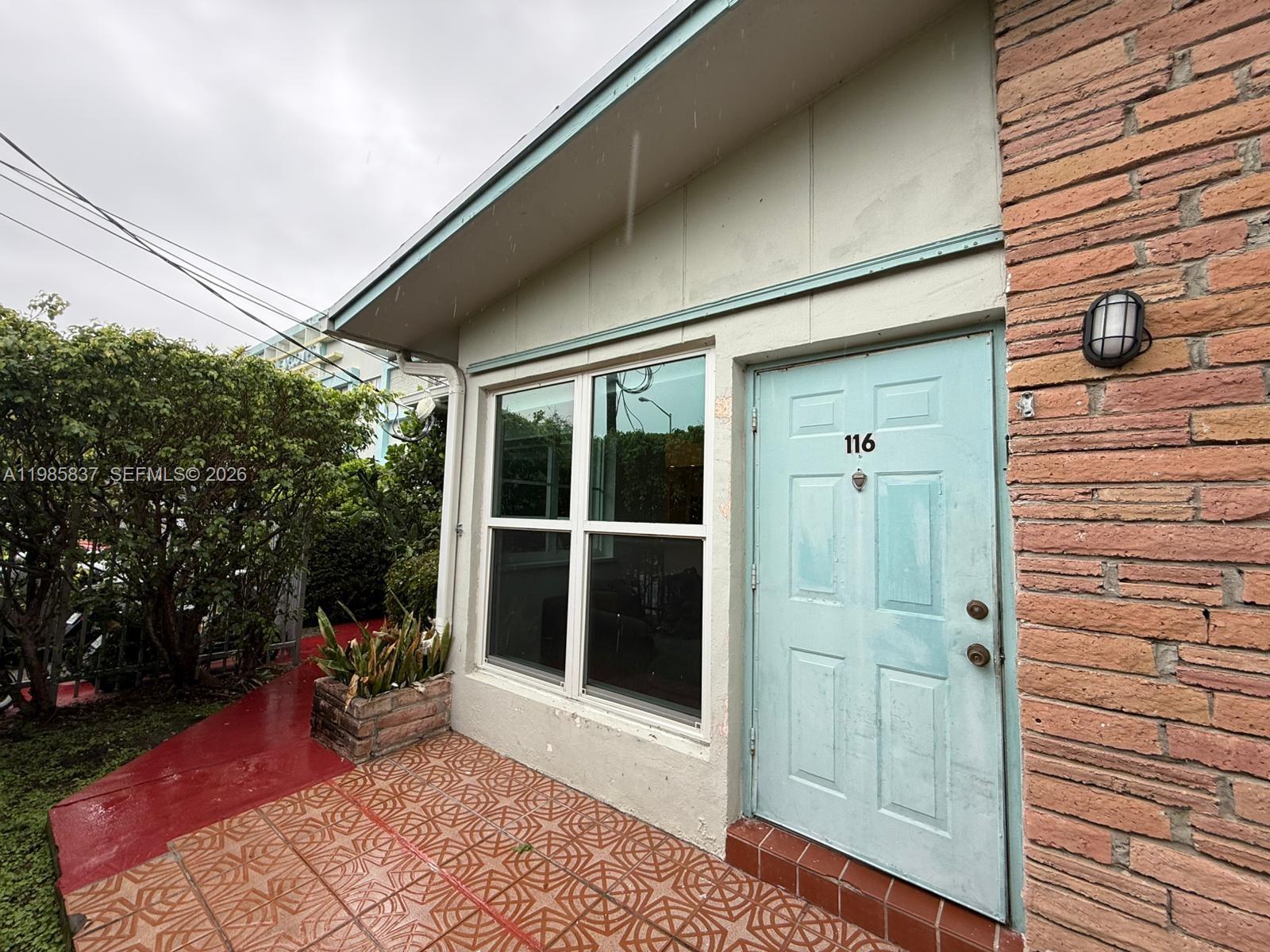 MARSEILLES DECO CONDO - Residential Lease