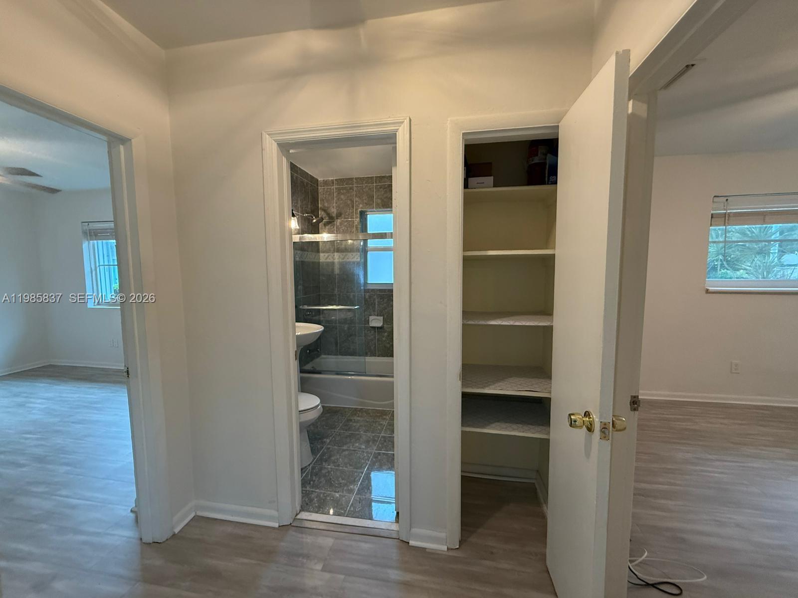 MARSEILLES DECO CONDO - Residential Lease