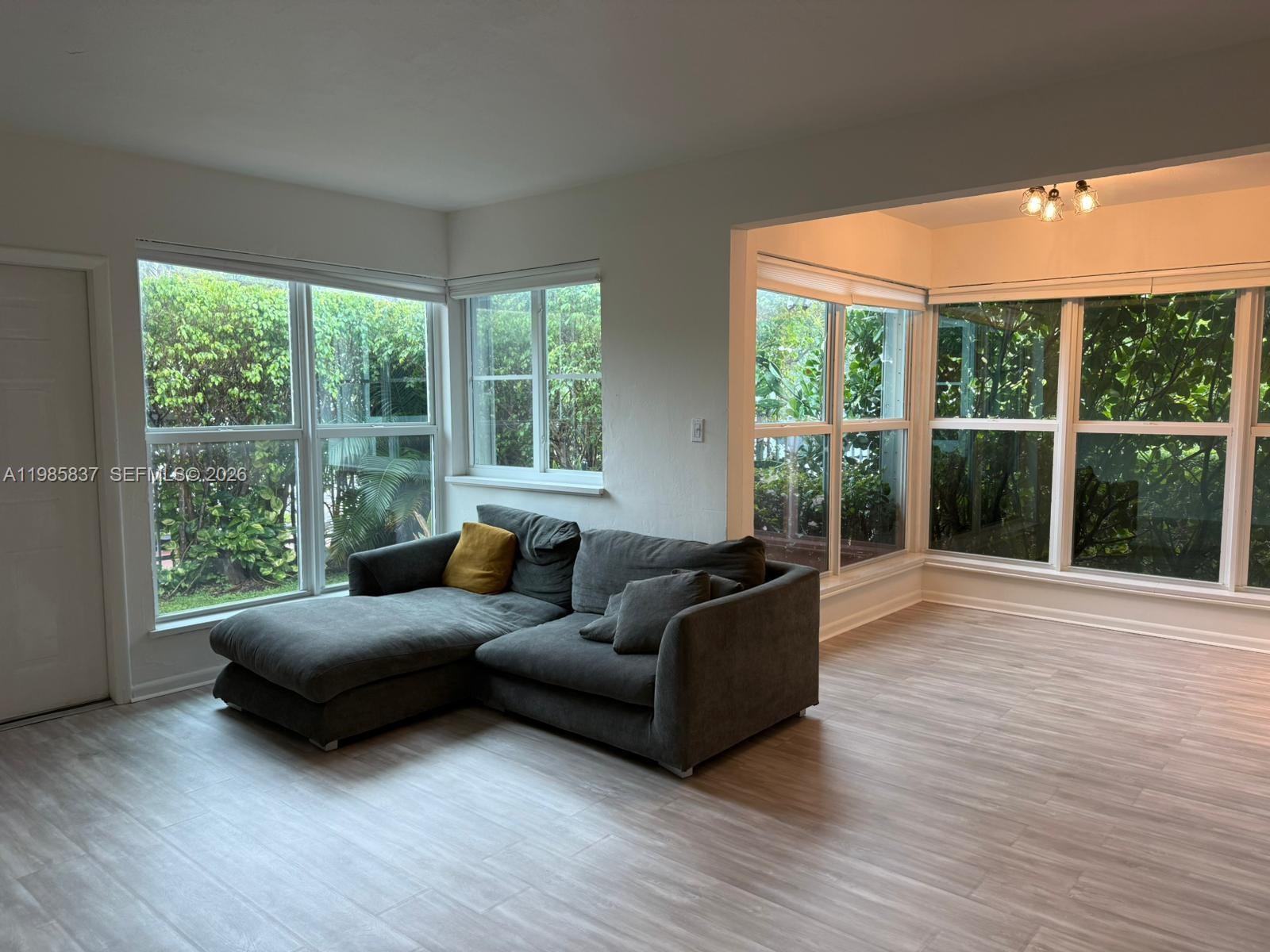 MARSEILLES DECO CONDO - Residential Lease