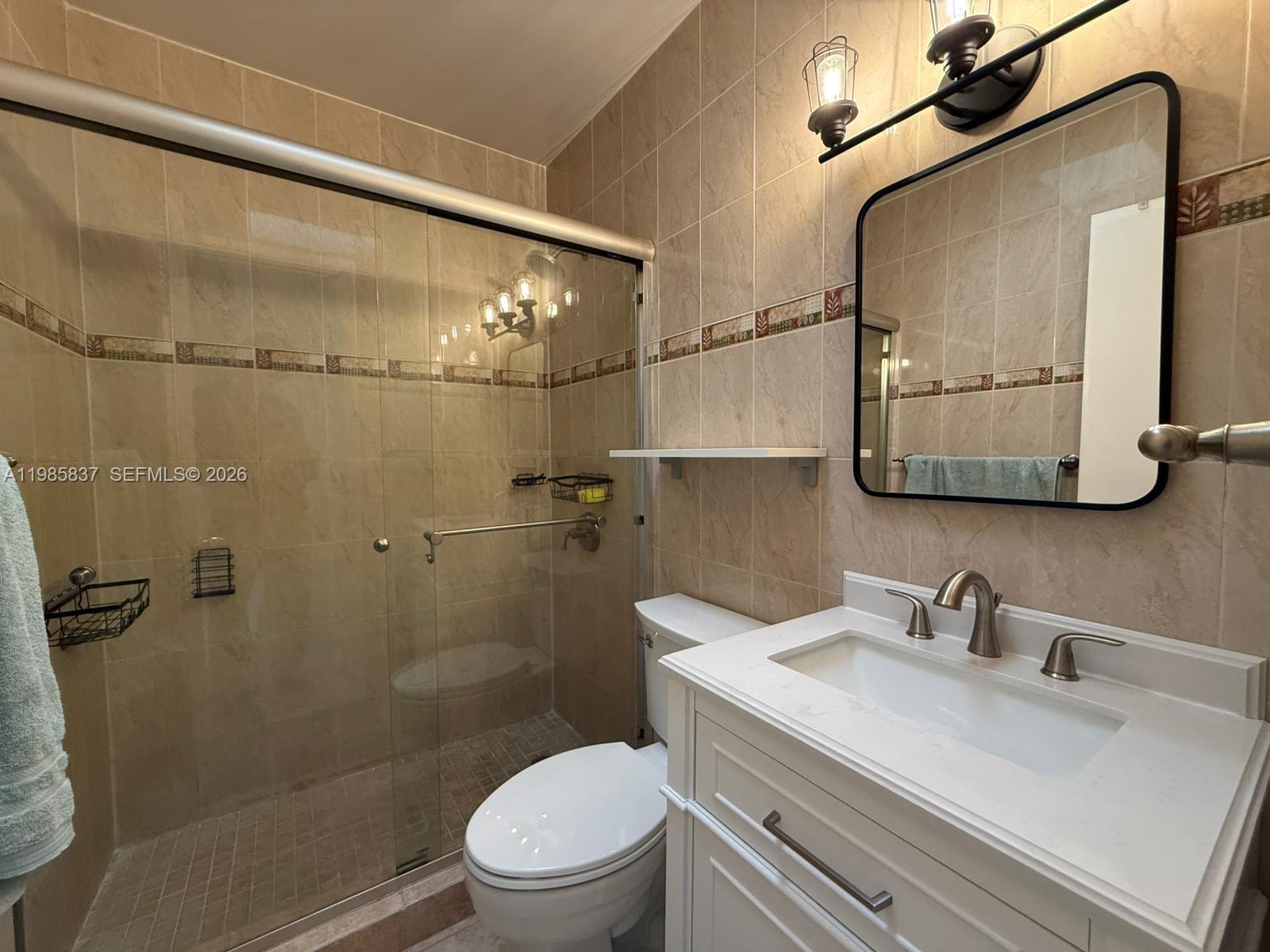 MARSEILLES DECO CONDO - Residential Lease